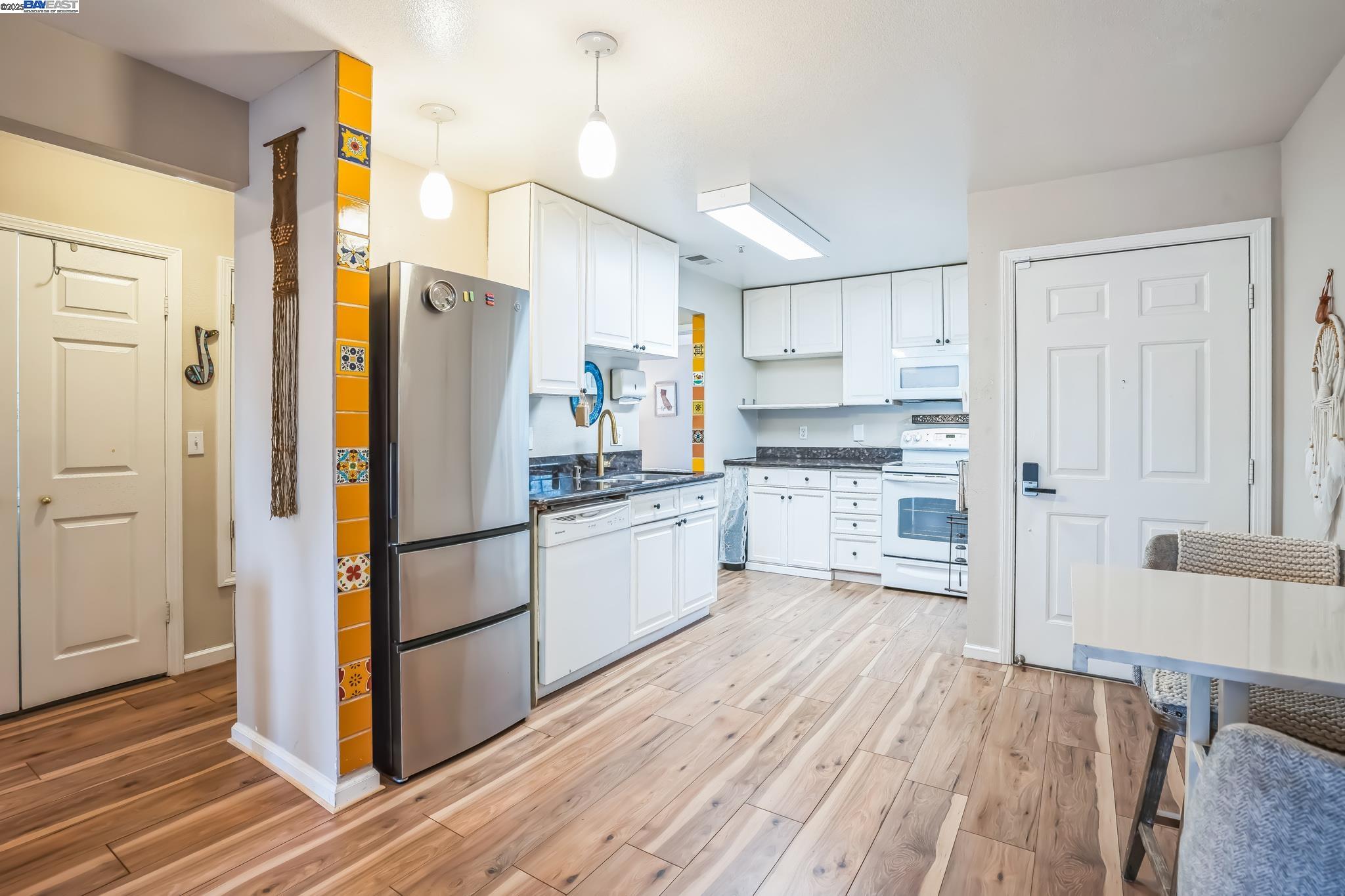 Photo #4: 41107787 Listing: Photo #4