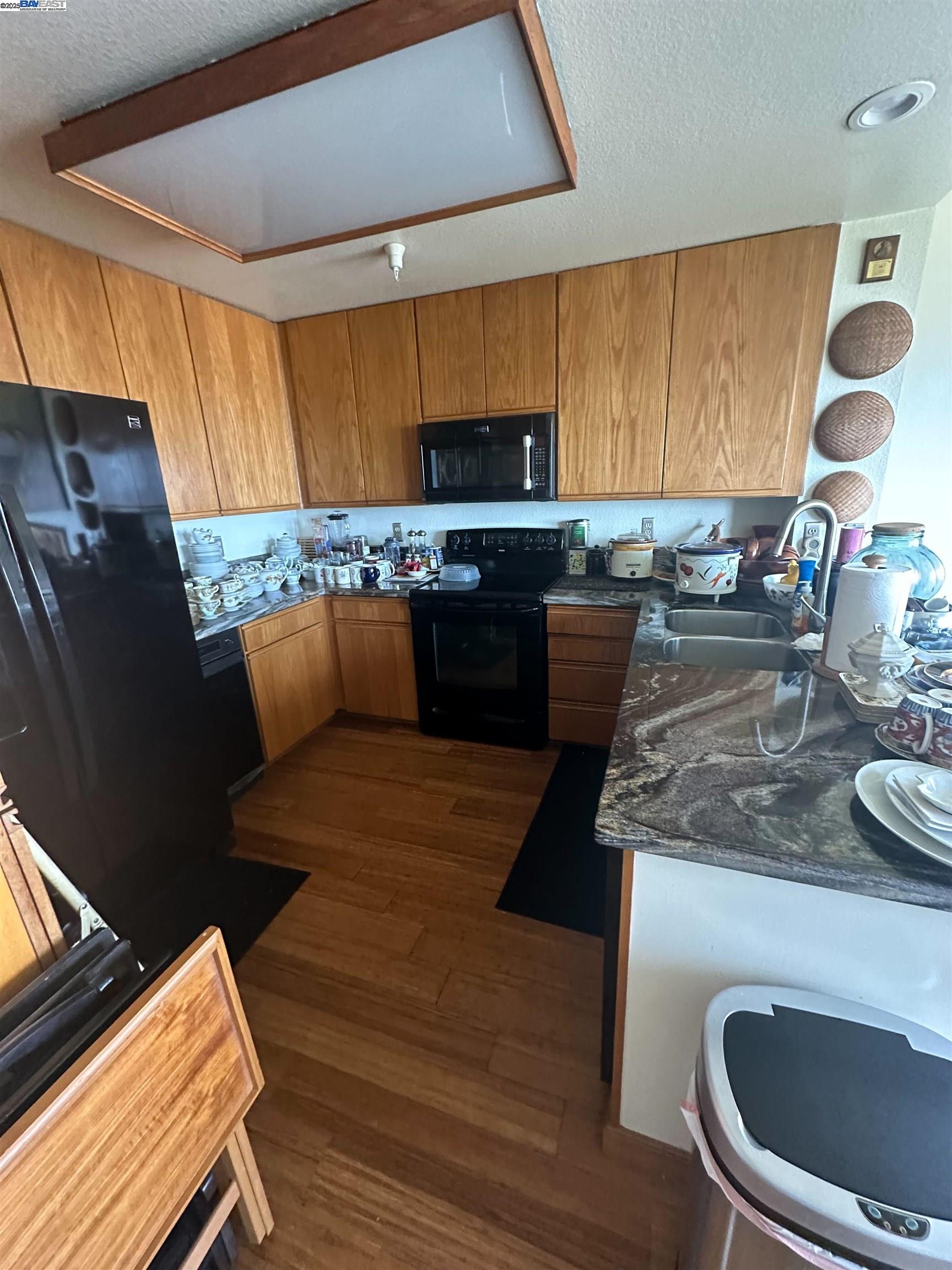 Front Image Thumbnail for BE41107942