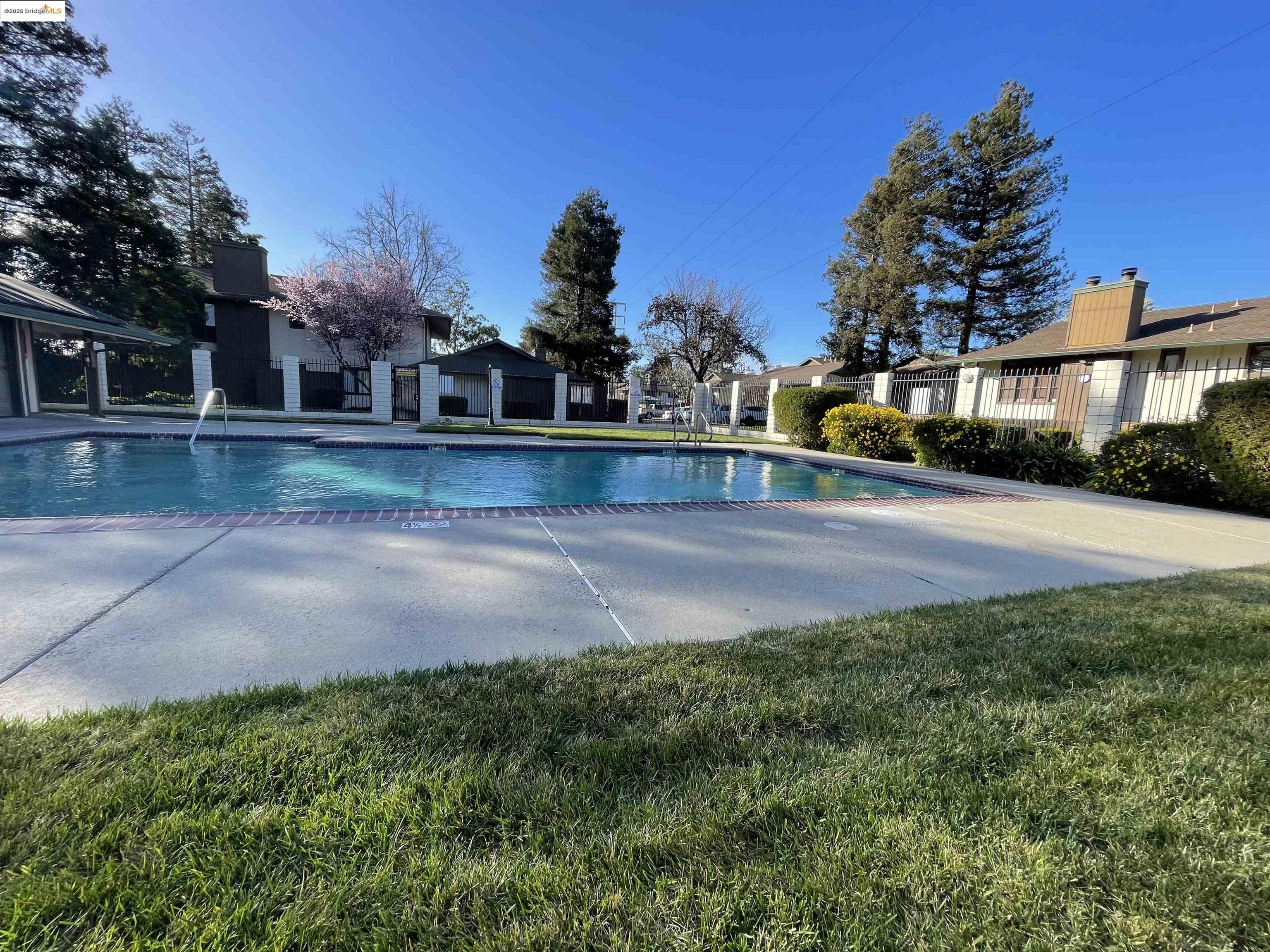 Detail Gallery Image 16 of 23 For 2416 Shadow Ln #74,  Antioch,  CA 94509 - 1 Beds | 1 Baths