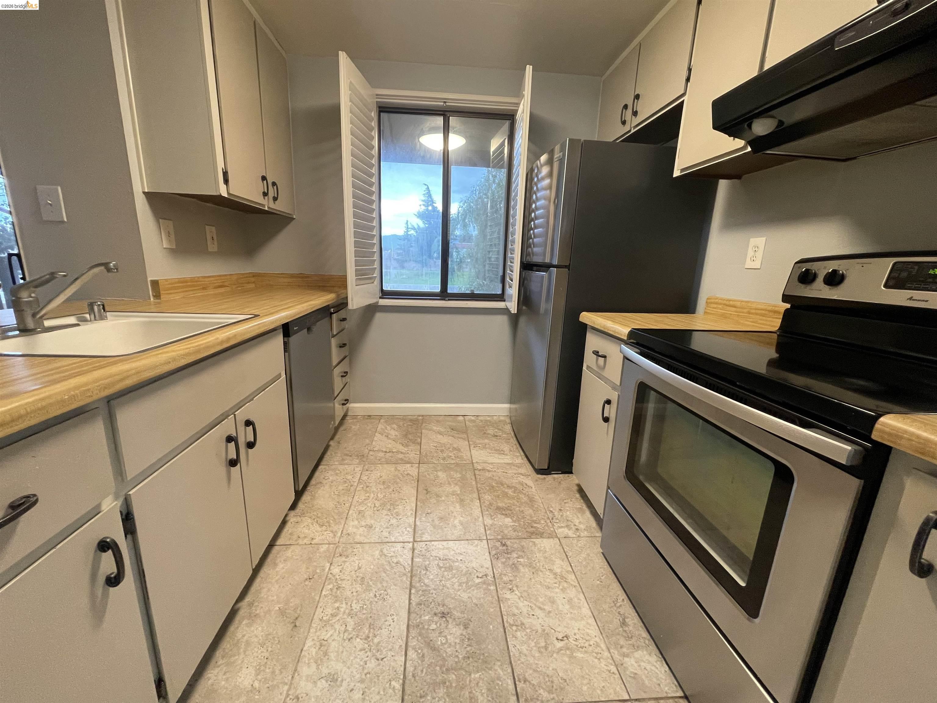 Detail Gallery Image 8 of 23 For 2416 Shadow Ln #74,  Antioch,  CA 94509 - 1 Beds | 1 Baths