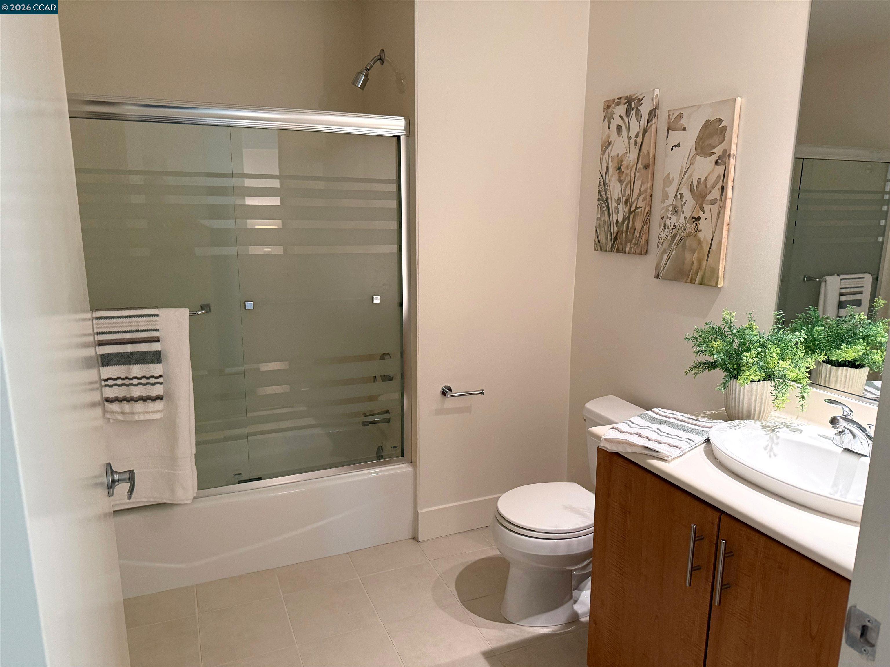 Detail Gallery Image 13 of 27 For 438 W Grand Ave #528,  Oakland,  CA 94612 - 2 Beds | 2 Baths