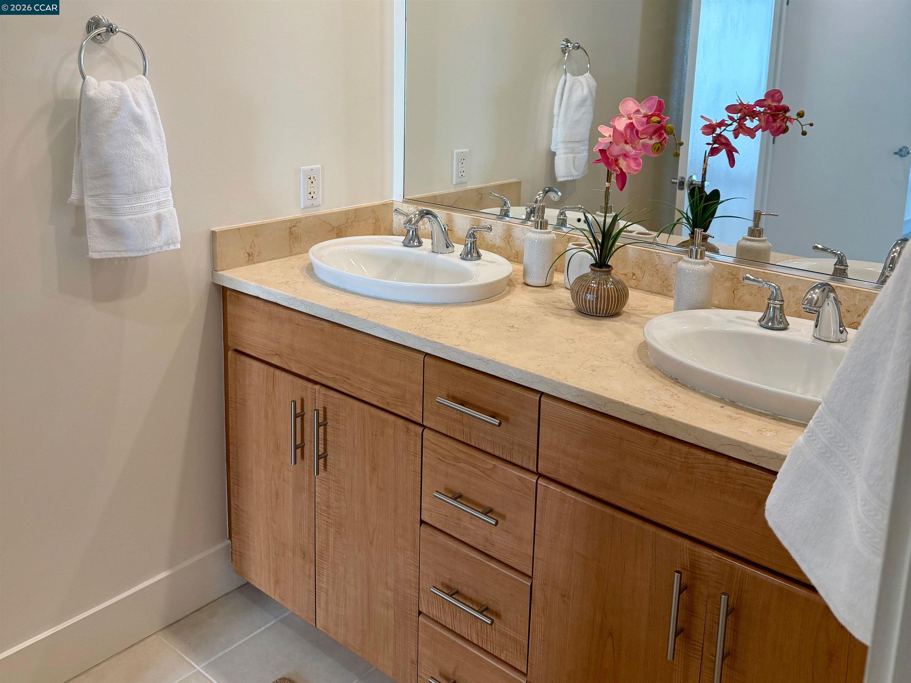 Detail Gallery Image 19 of 27 For 438 W Grand Ave #528,  Oakland,  CA 94612 - 2 Beds | 2 Baths