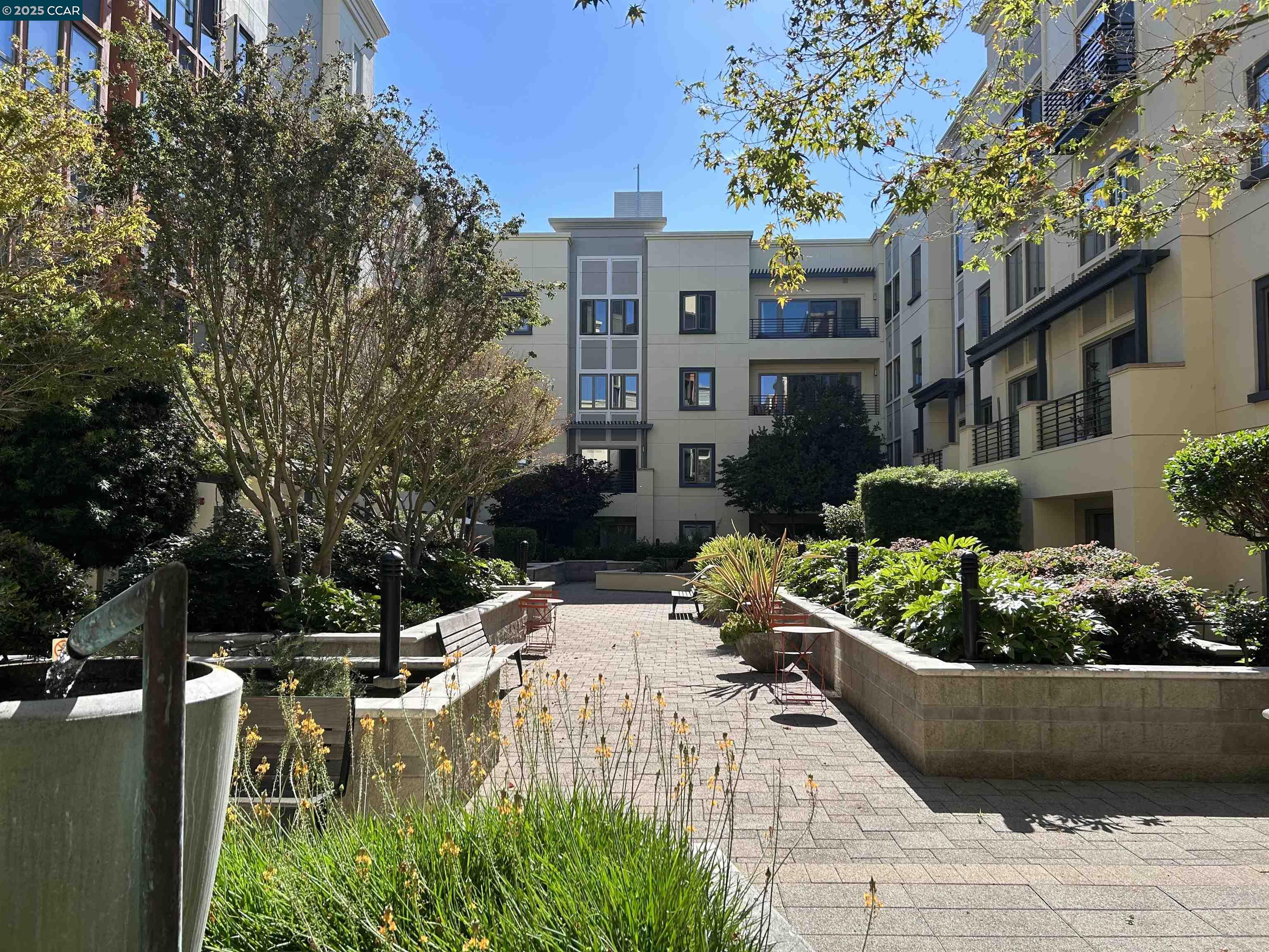 Detail Gallery Image 24 of 27 For 438 W Grand Ave #528,  Oakland,  CA 94612 - 2 Beds | 2 Baths