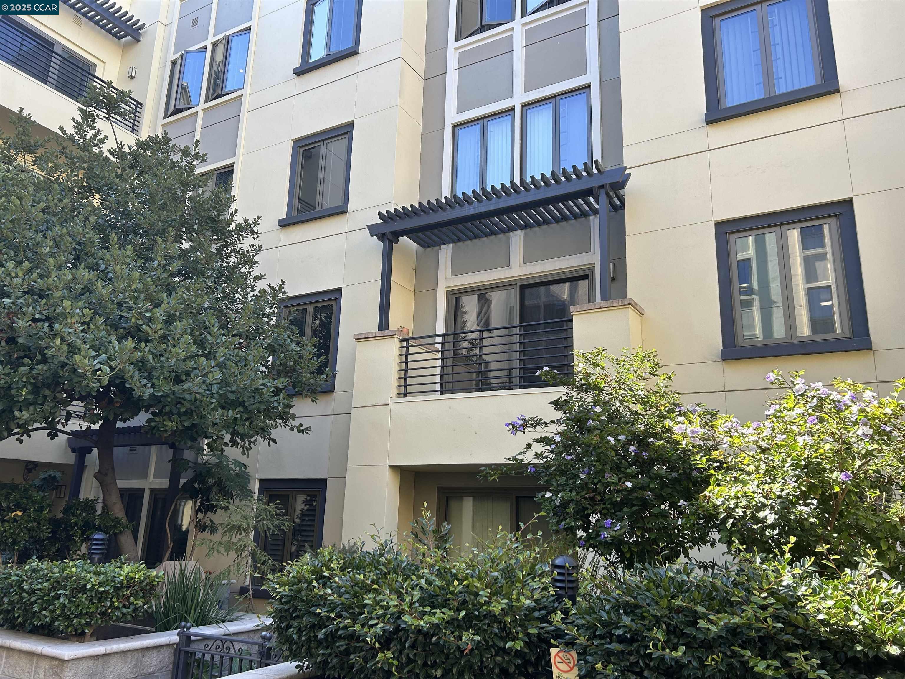 Detail Gallery Image 25 of 27 For 438 W Grand Ave #528,  Oakland,  CA 94612 - 2 Beds | 2 Baths