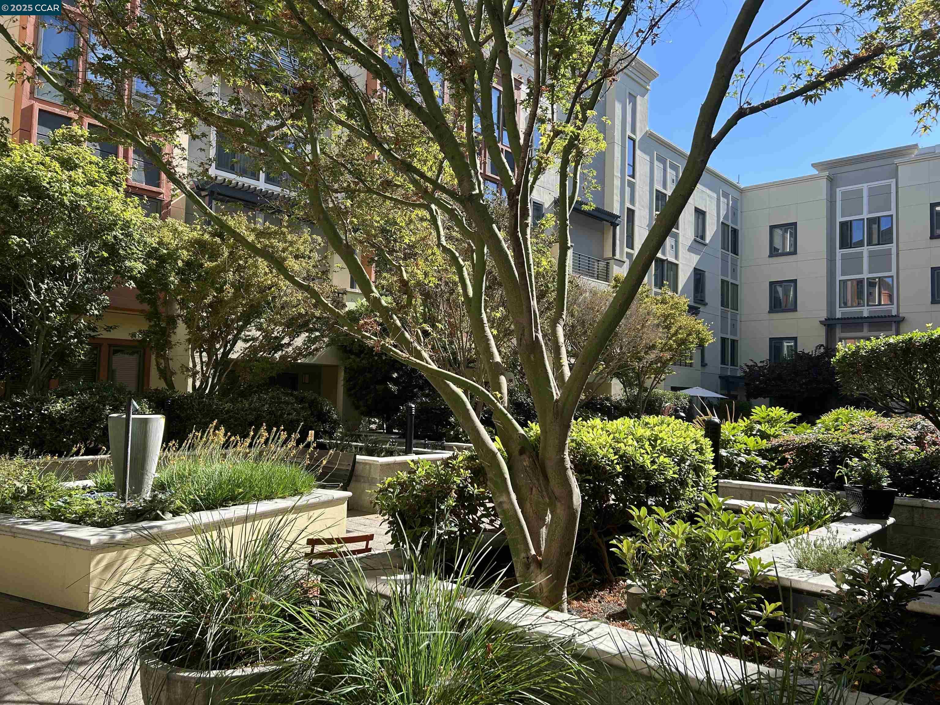 Detail Gallery Image 26 of 27 For 438 W Grand Ave #528,  Oakland,  CA 94612 - 2 Beds | 2 Baths