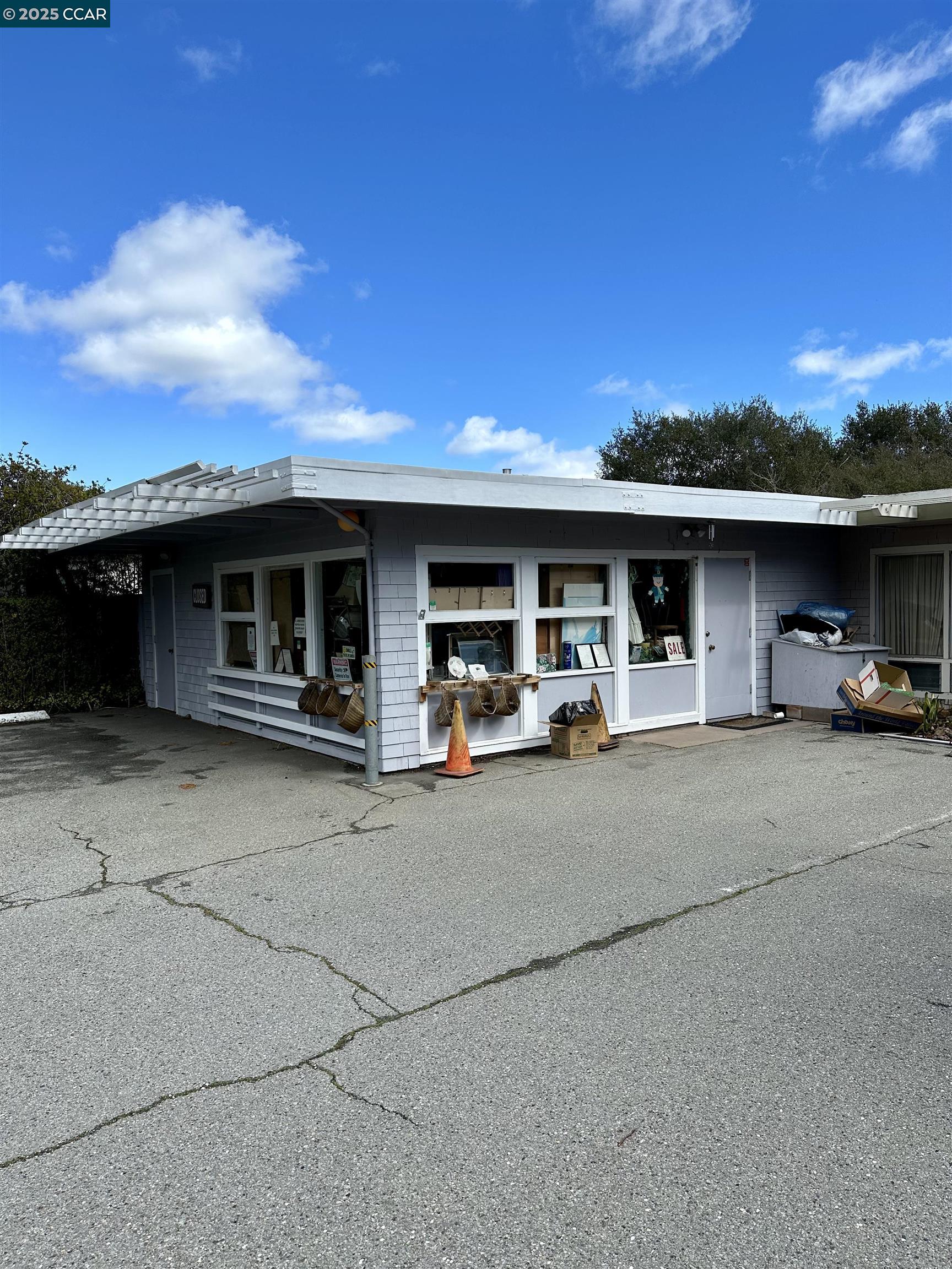 2 Tamalpais Dr, Corte Madera, CA, 94925