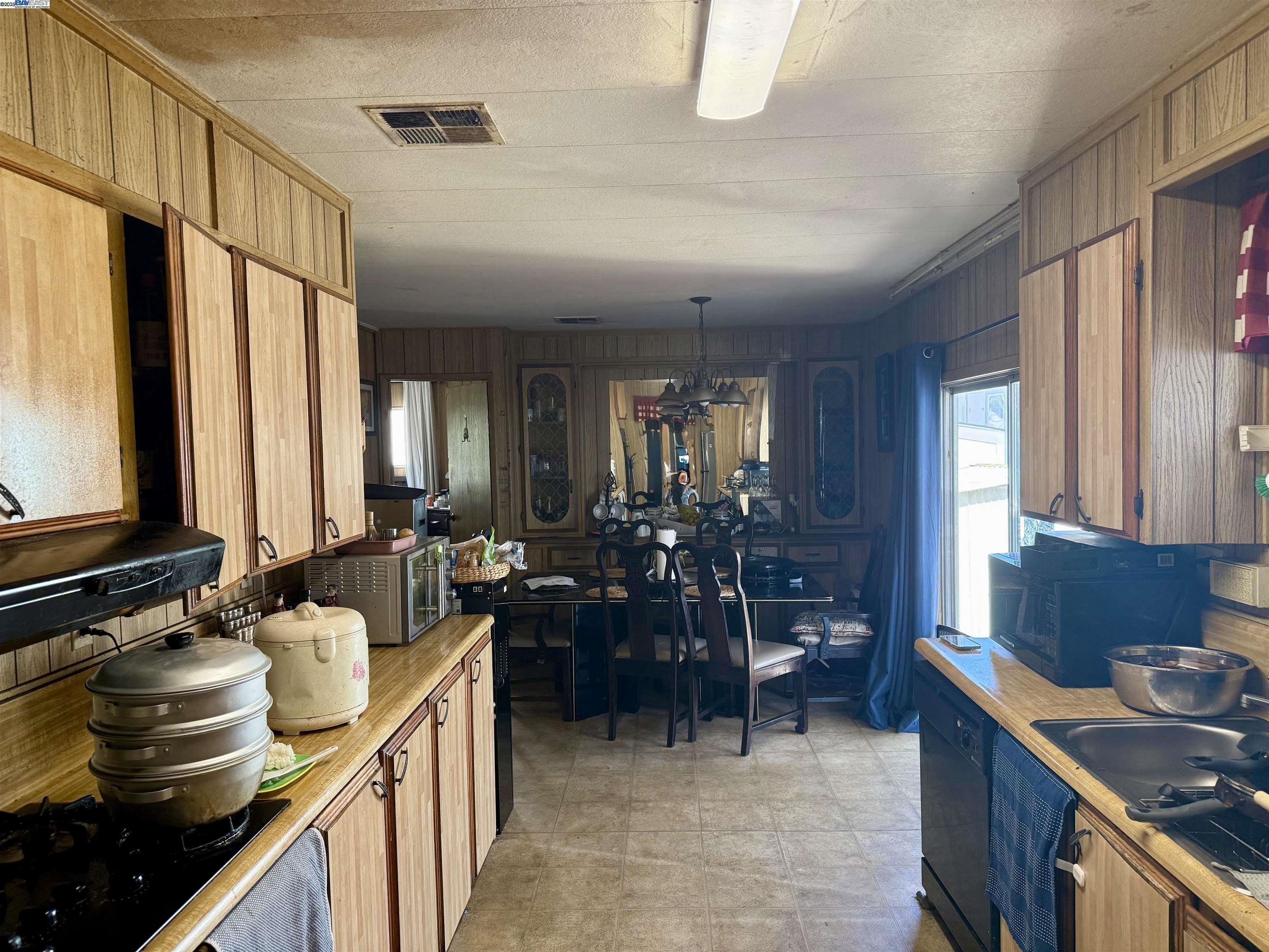 Detail Gallery Image 5 of 6 For 1220 Tasman #558,  Sunnyvale,  CA 94089 - 3 Beds | 2 Baths