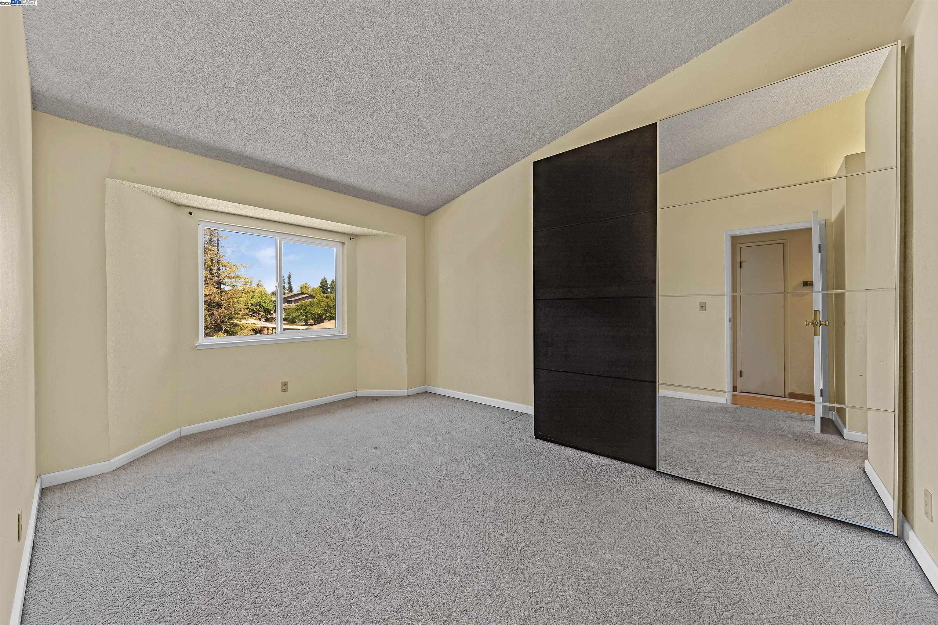 Photo #11: 41110000 Listing: Photo #11