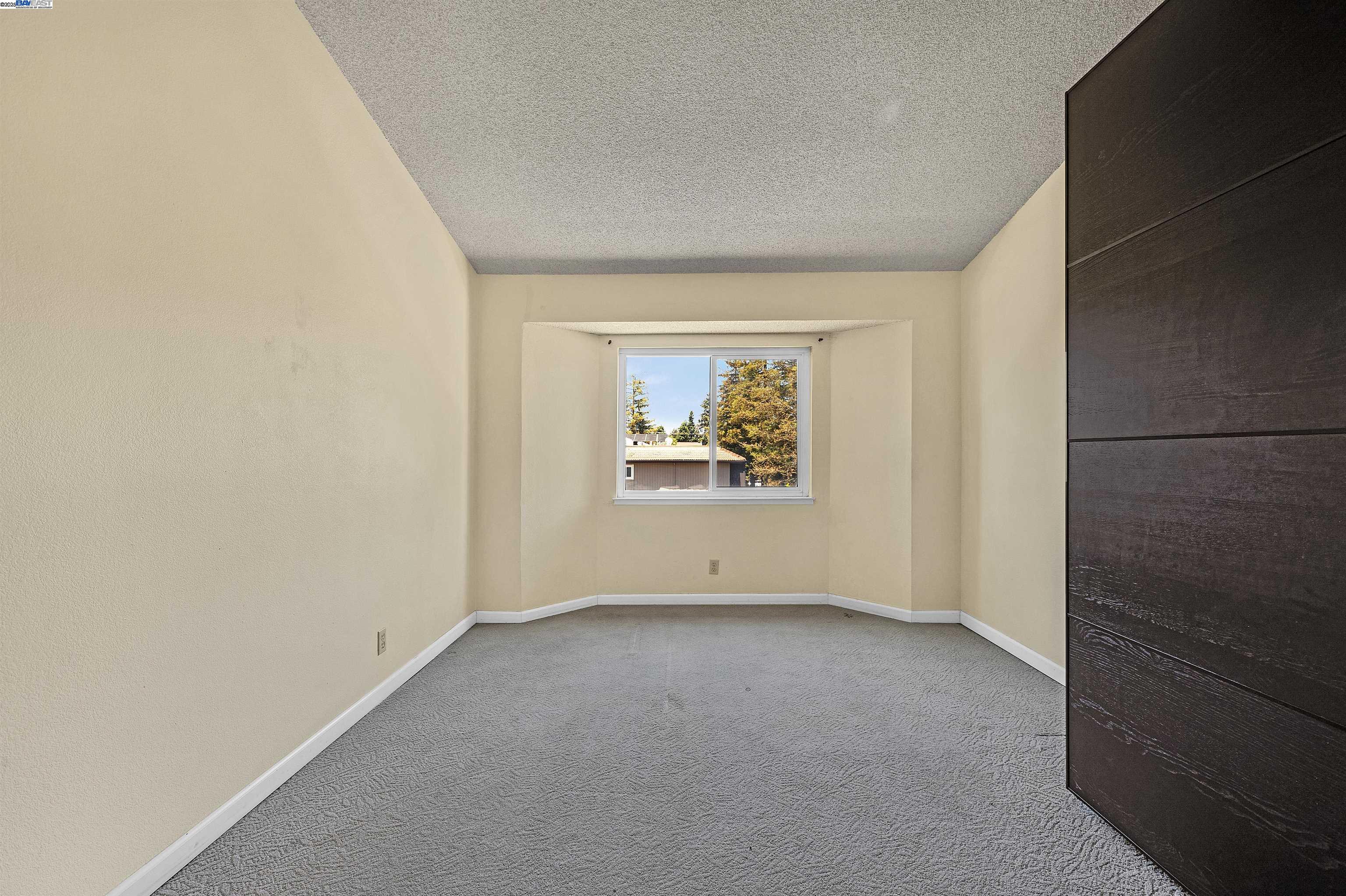 Photo #17: 41110000 Listing: Photo #17