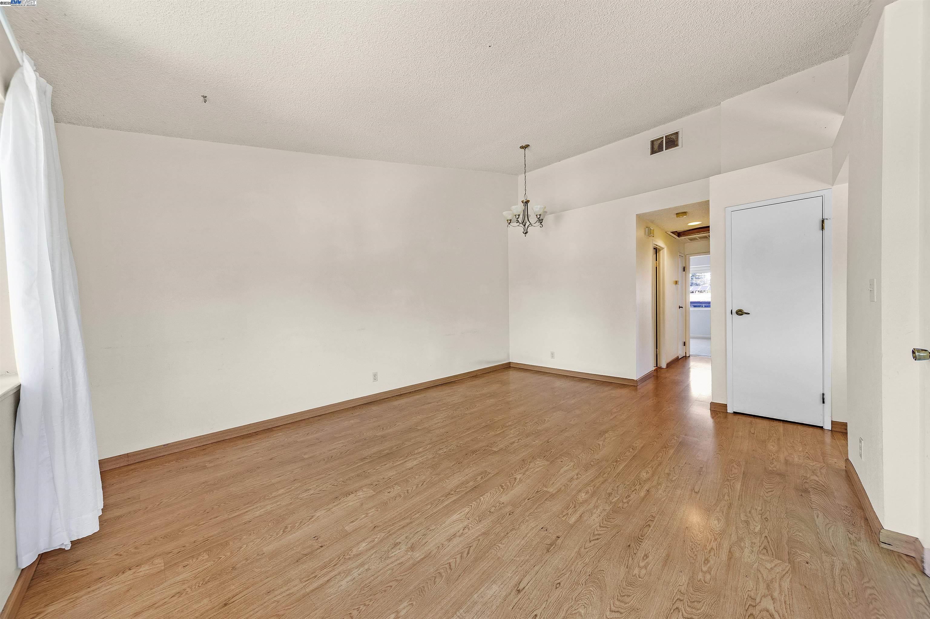 Photo #23: 41110000 Listing: Photo #23