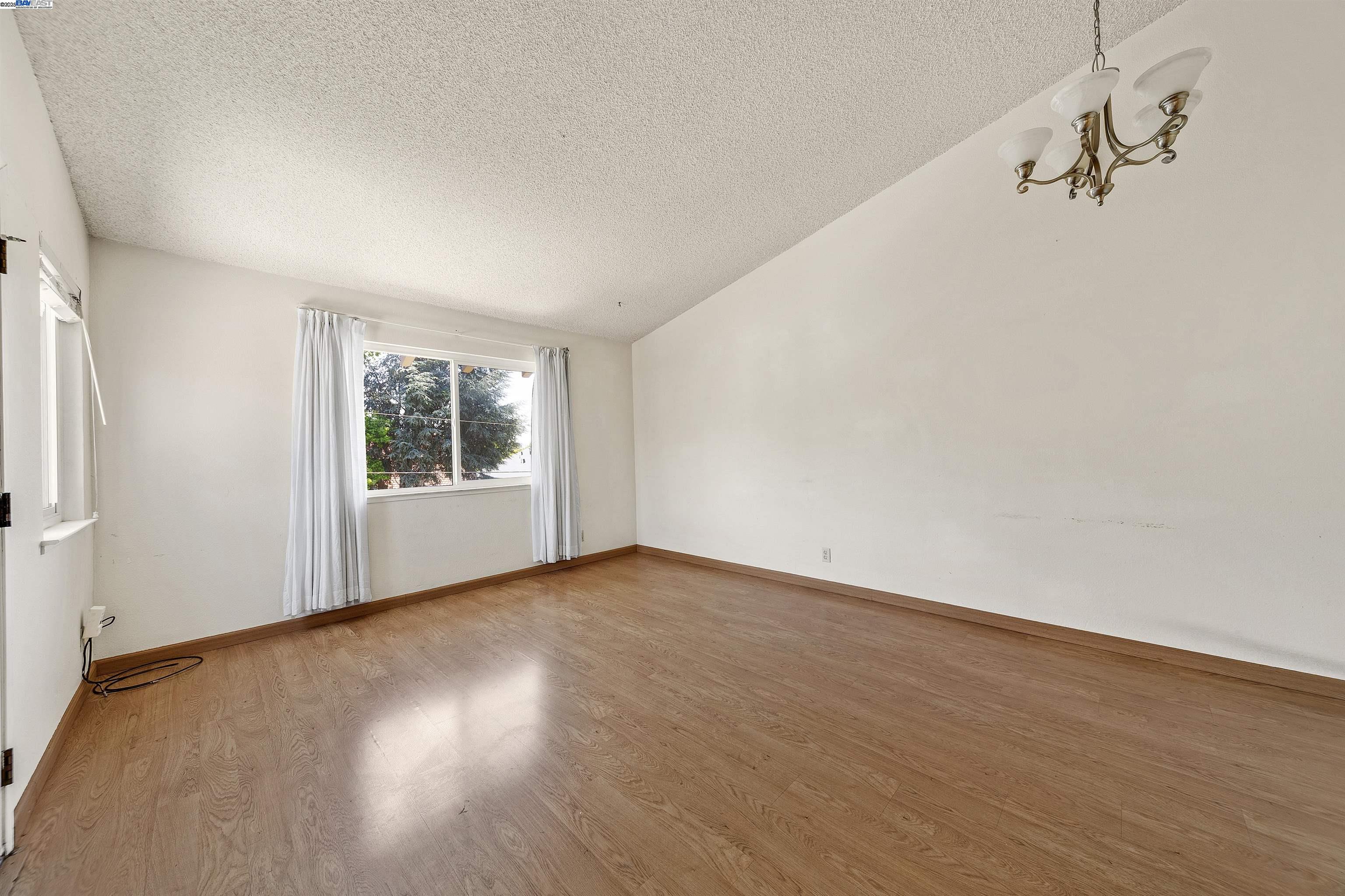 Photo #24: 41110000 Listing: Photo #24