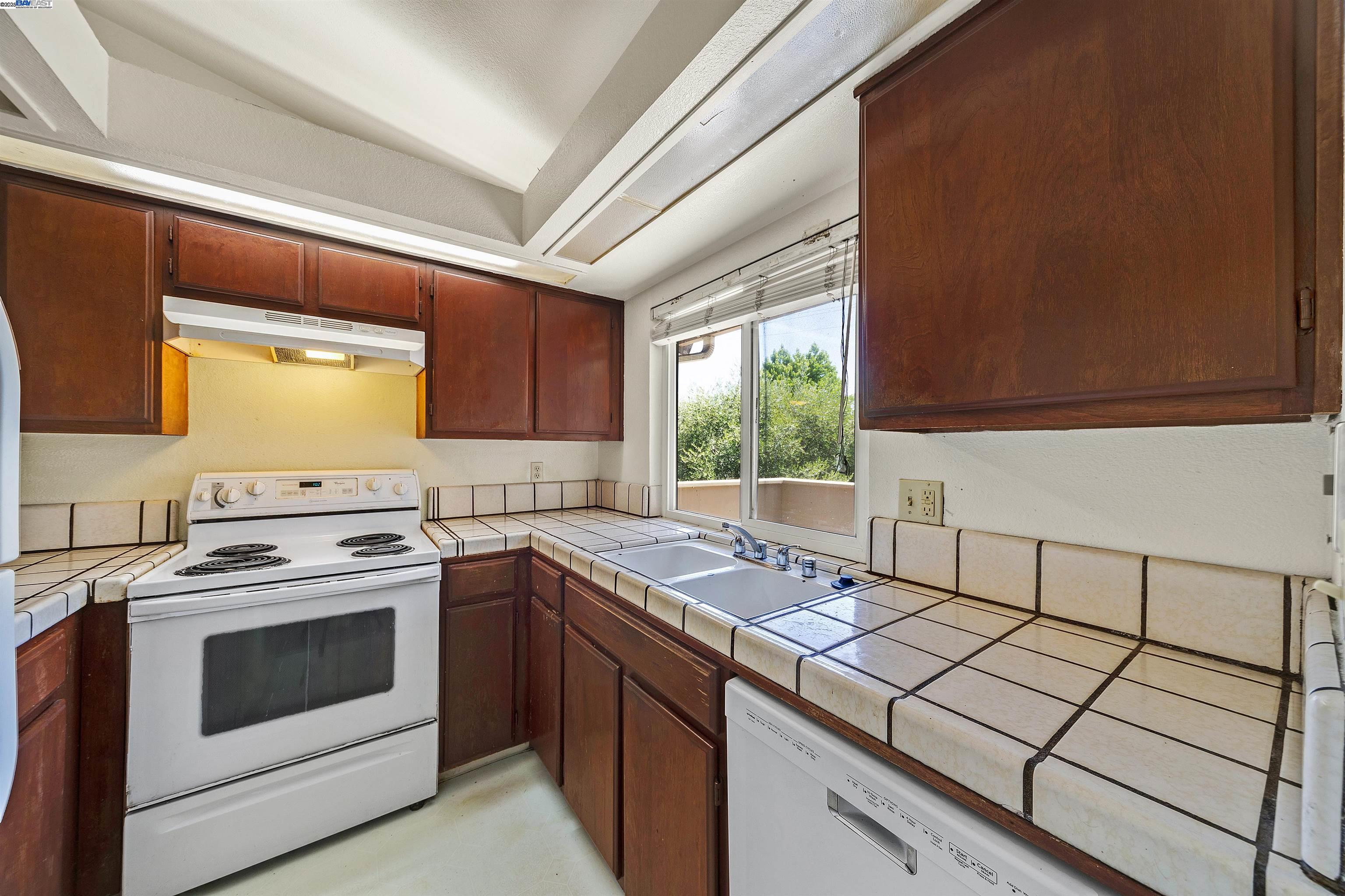 Photo #26: 41110000 Listing: Photo #26