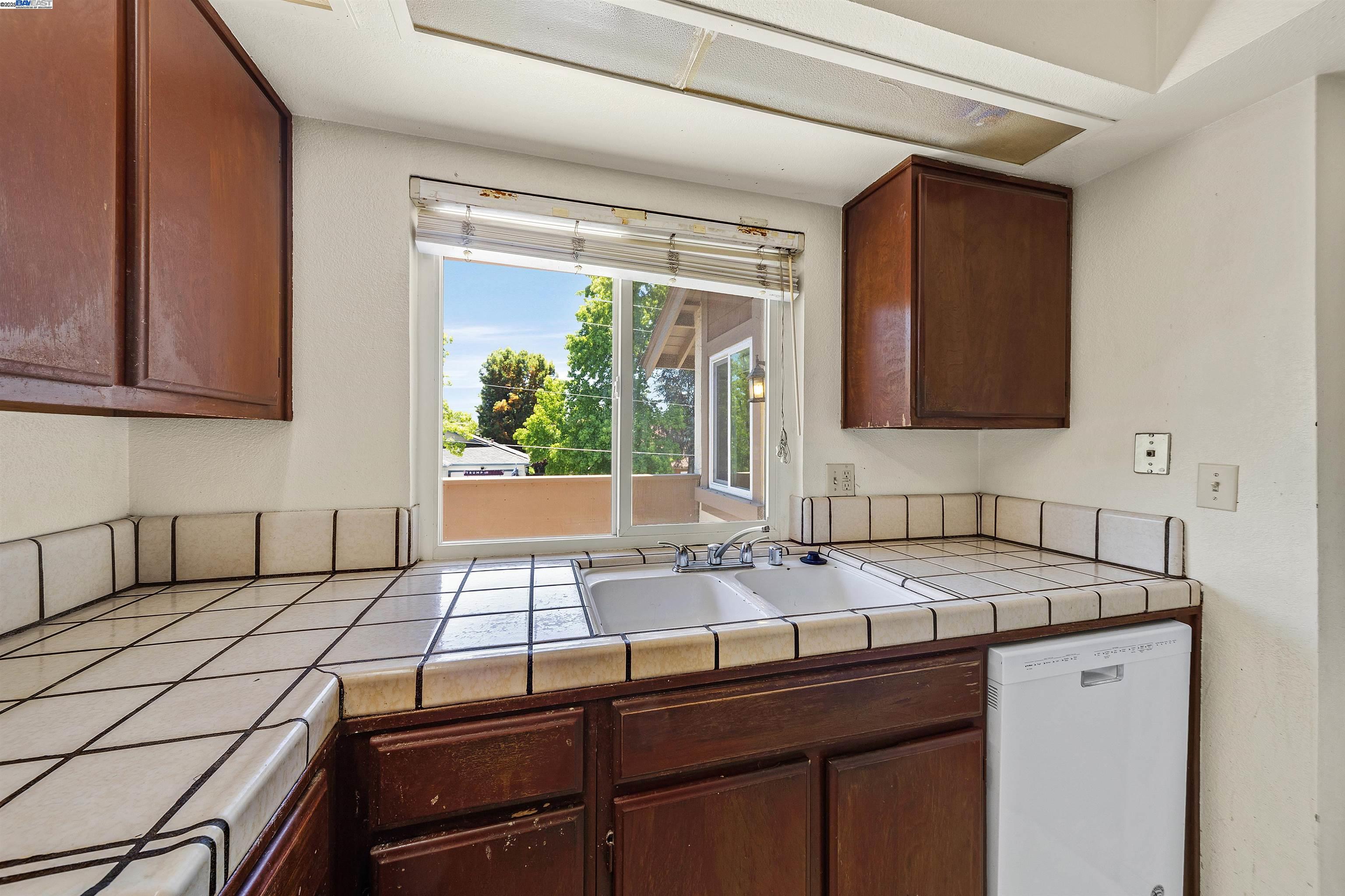 Photo #28: 41110000 Listing: Photo #28