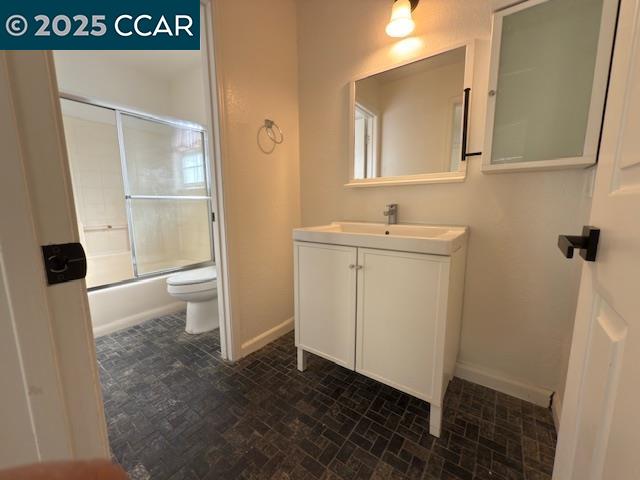 Detail Gallery Image 12 of 16 For 528 Dohrmann Ln, Pinole,  CA 94564 - 4 Beds | 2/1 Baths