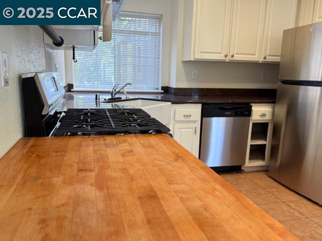 Detail Gallery Image 6 of 16 For 528 Dohrmann Ln, Pinole,  CA 94564 - 4 Beds | 2/1 Baths