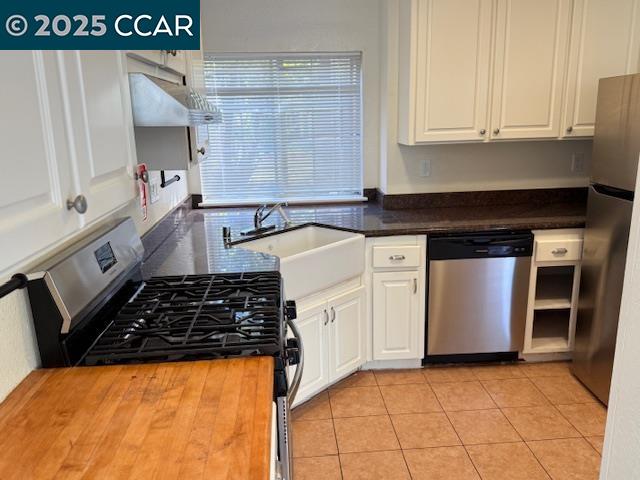 Detail Gallery Image 7 of 16 For 528 Dohrmann Ln, Pinole,  CA 94564 - 4 Beds | 2/1 Baths