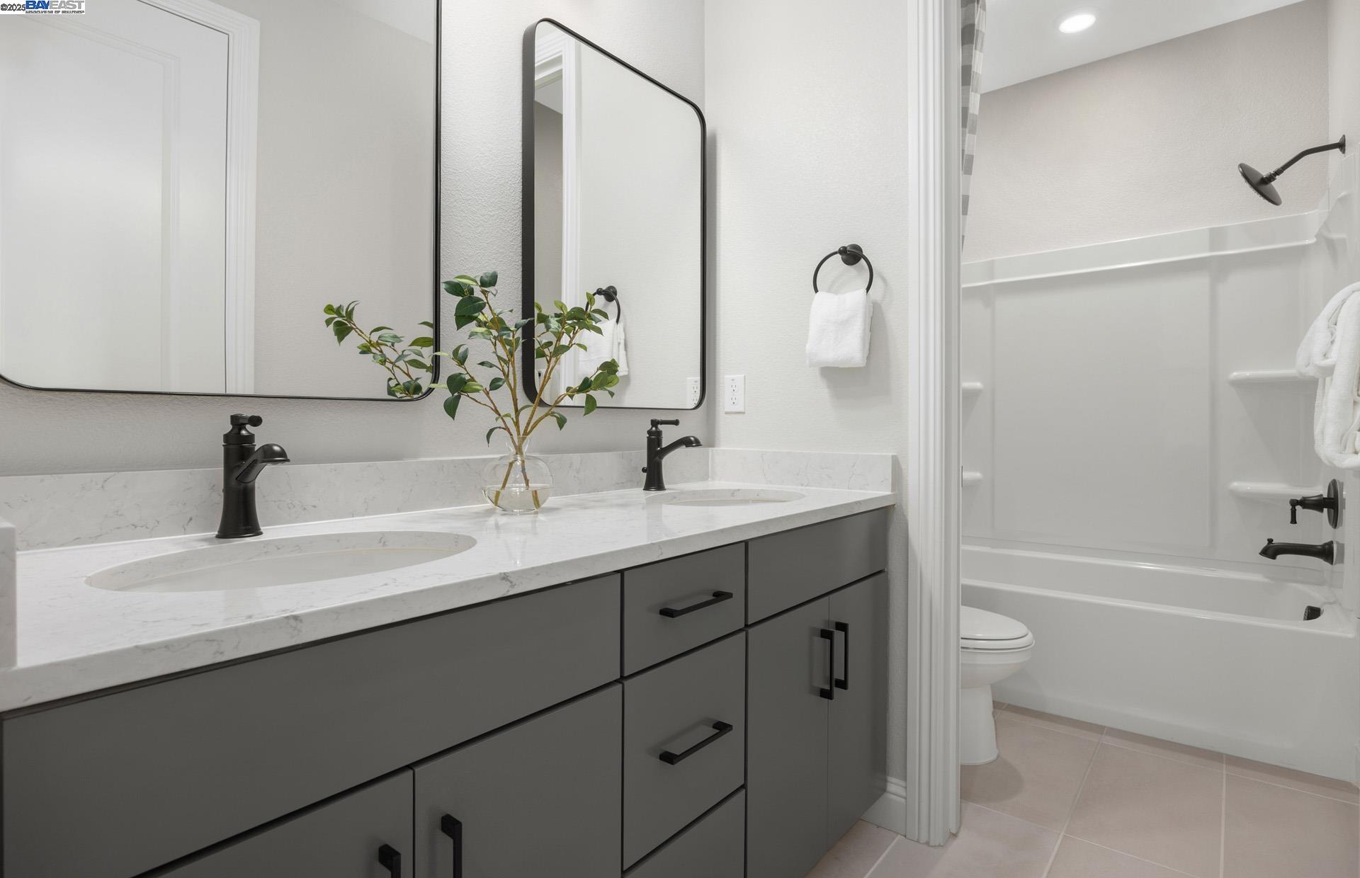 Detail Gallery Image 12 of 22 For 339 E Bobby Glen, Mountain House,  CA 95391 - 5 Beds | 3 Baths