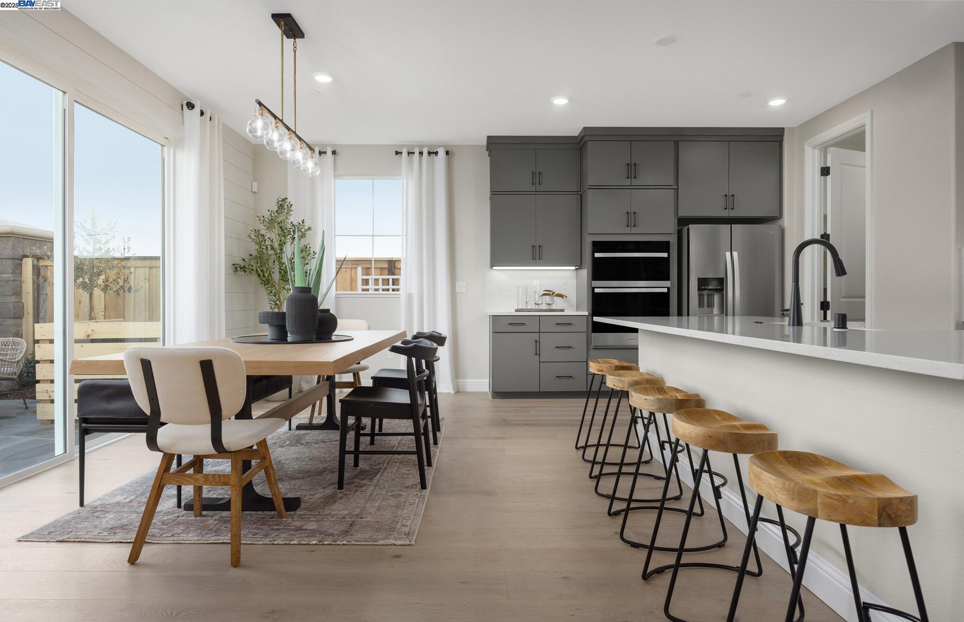 Detail Gallery Image 4 of 22 For 339 E Bobby Glen, Mountain House,  CA 95391 - 5 Beds | 3 Baths