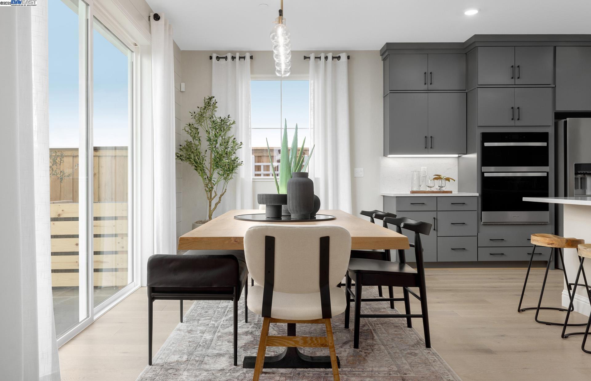 Detail Gallery Image 5 of 22 For 339 E Bobby Glen, Mountain House,  CA 95391 - 5 Beds | 3 Baths