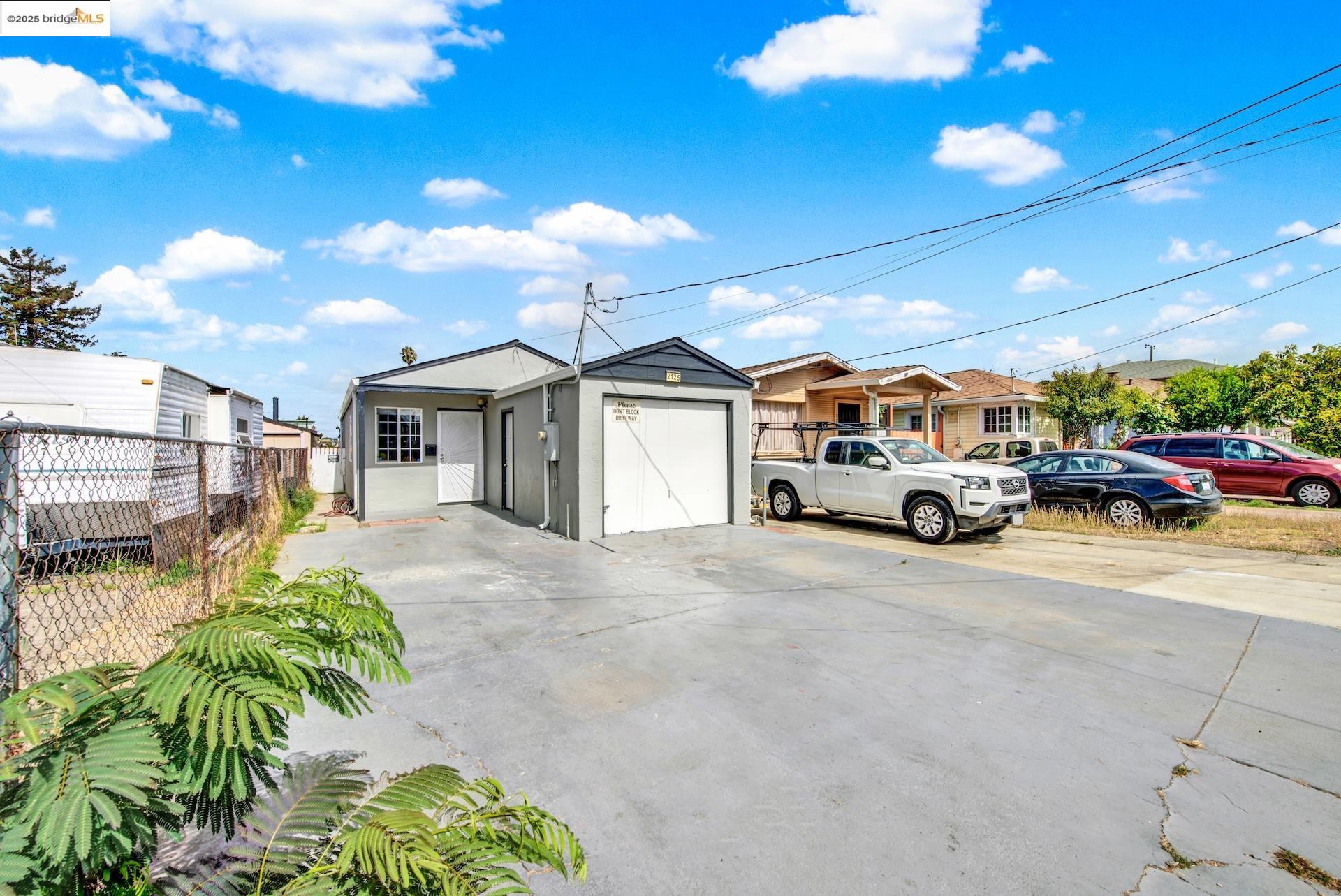 Front Image Thumbnail for EB41111546