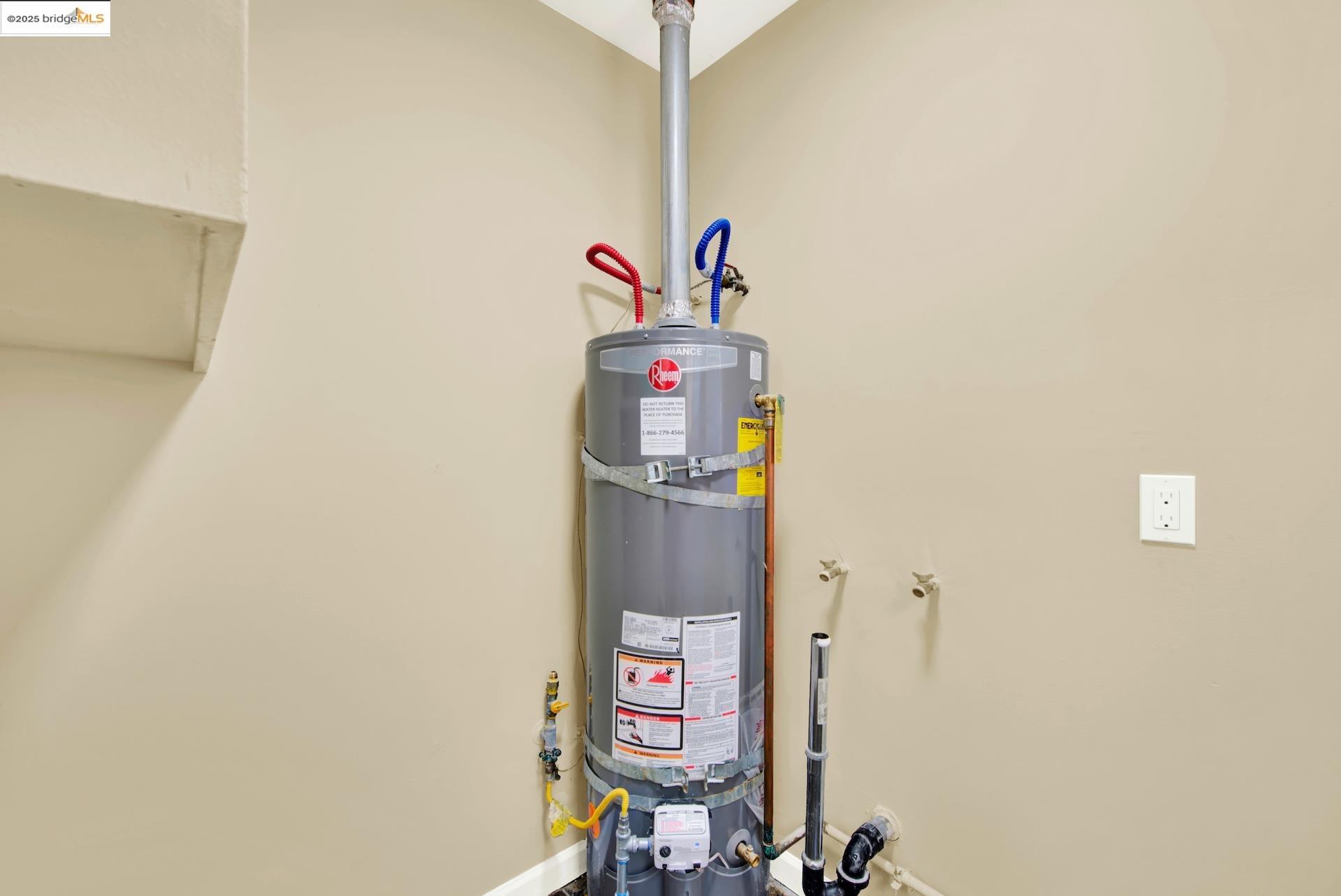 Detail Gallery Image 11 of 37 For 2125 102nd Ave, Oakland,  CA 94603 - 2 Beds | 1 Baths