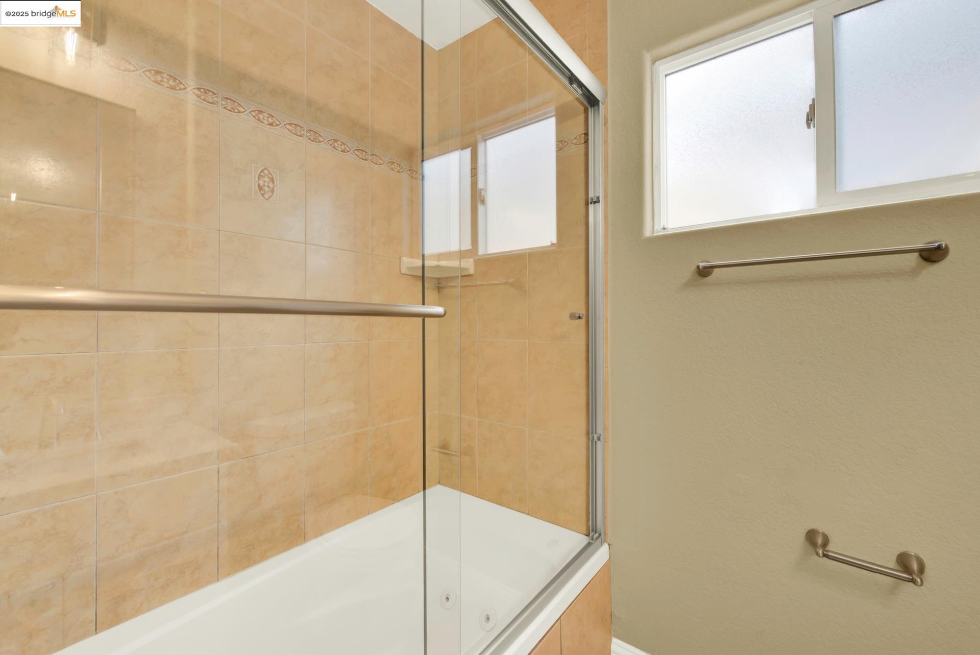 Detail Gallery Image 13 of 37 For 2125 102nd Ave, Oakland,  CA 94603 - 2 Beds | 1 Baths