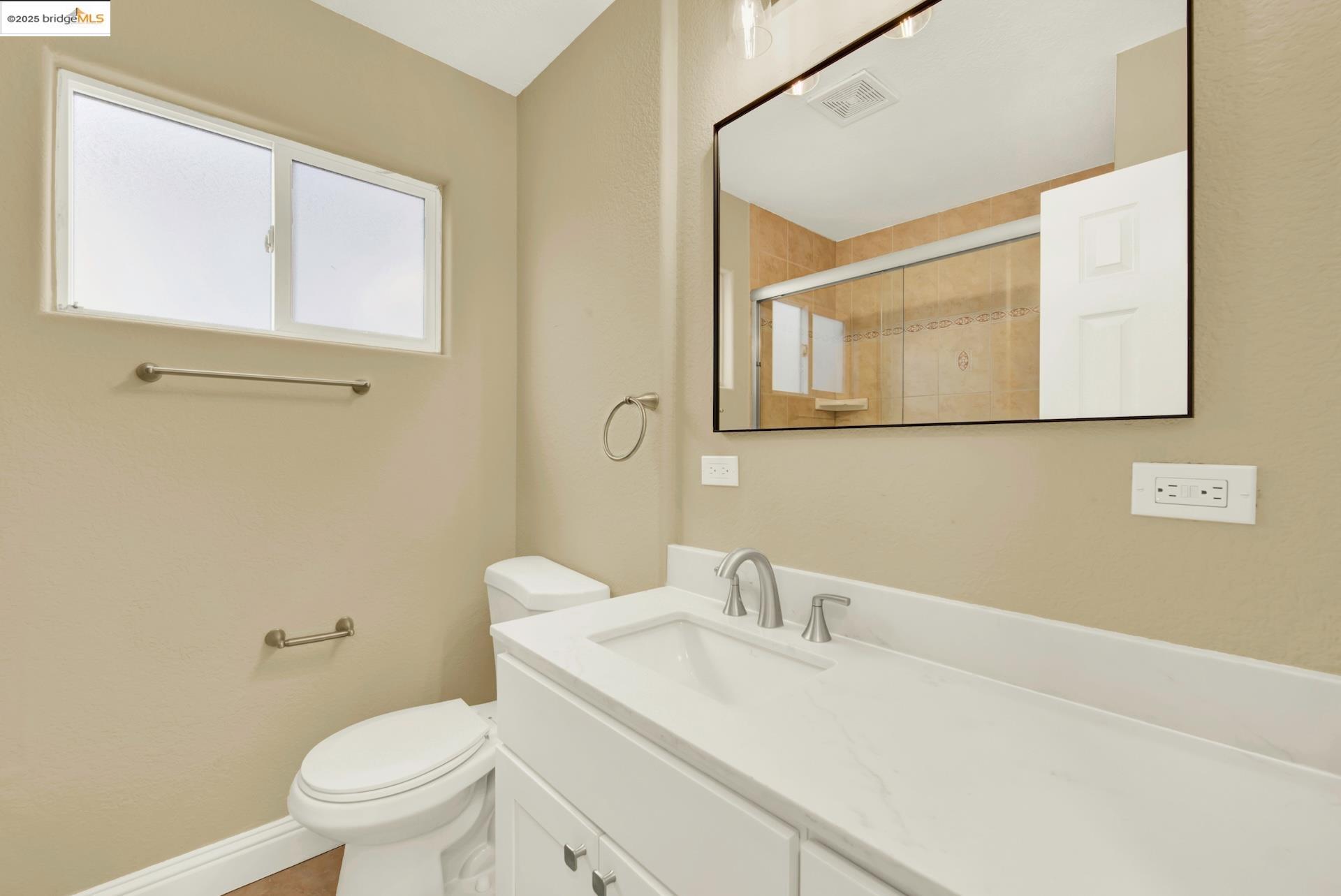 Detail Gallery Image 14 of 37 For 2125 102nd Ave, Oakland,  CA 94603 - 2 Beds | 1 Baths