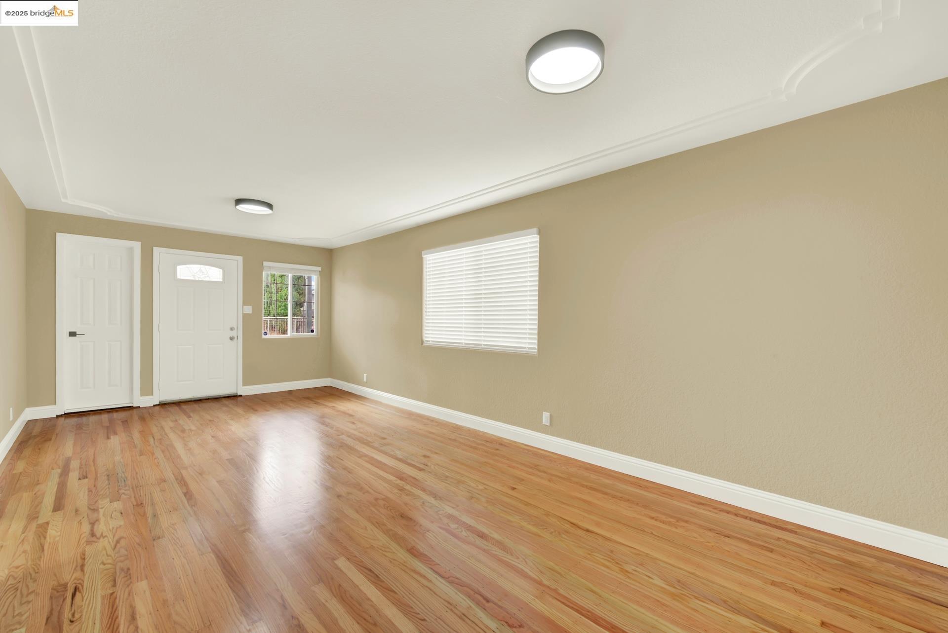 Detail Gallery Image 3 of 37 For 2125 102nd Ave, Oakland,  CA 94603 - 2 Beds | 1 Baths