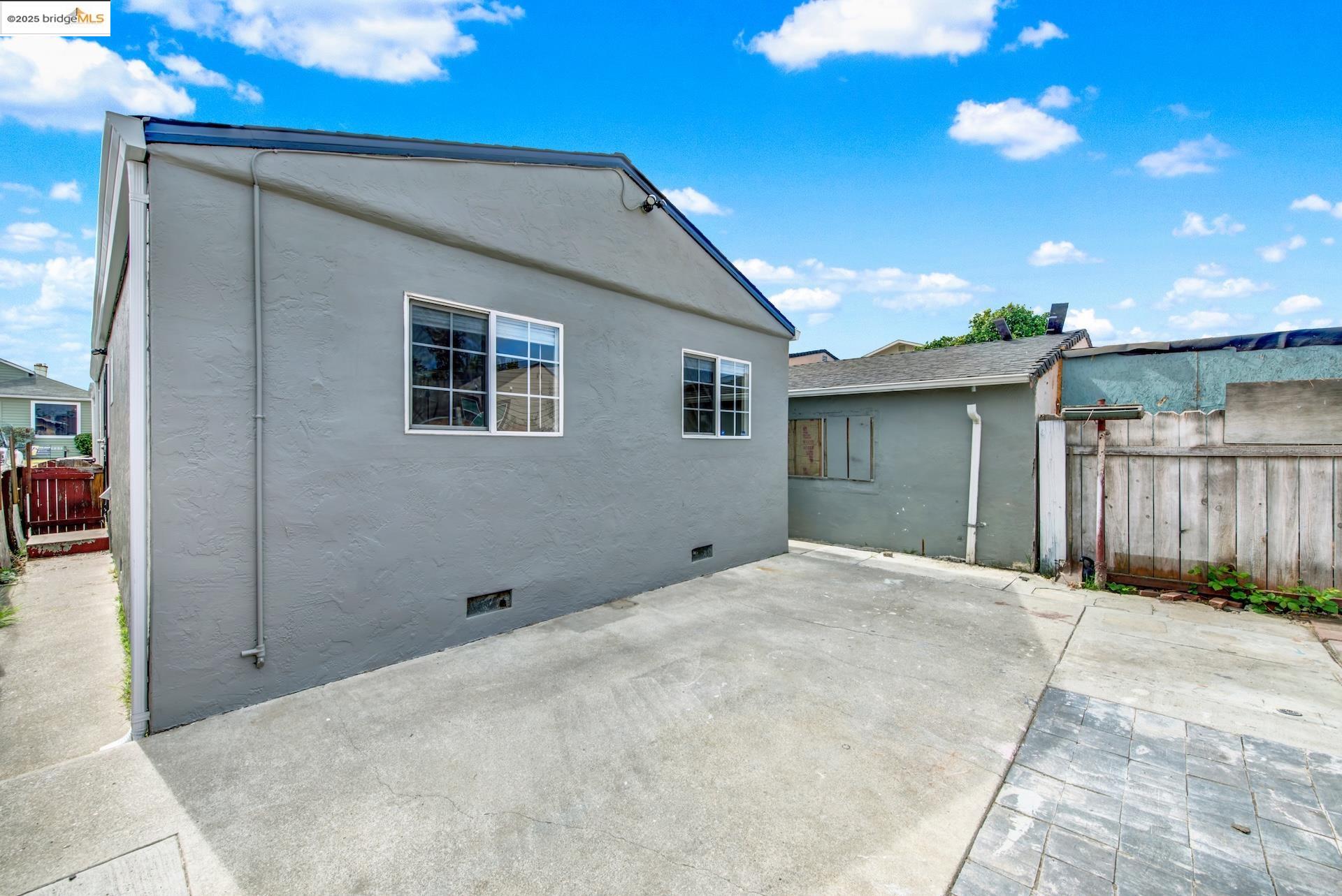 Detail Gallery Image 25 of 37 For 2125 102nd Ave, Oakland,  CA 94603 - 2 Beds | 1 Baths