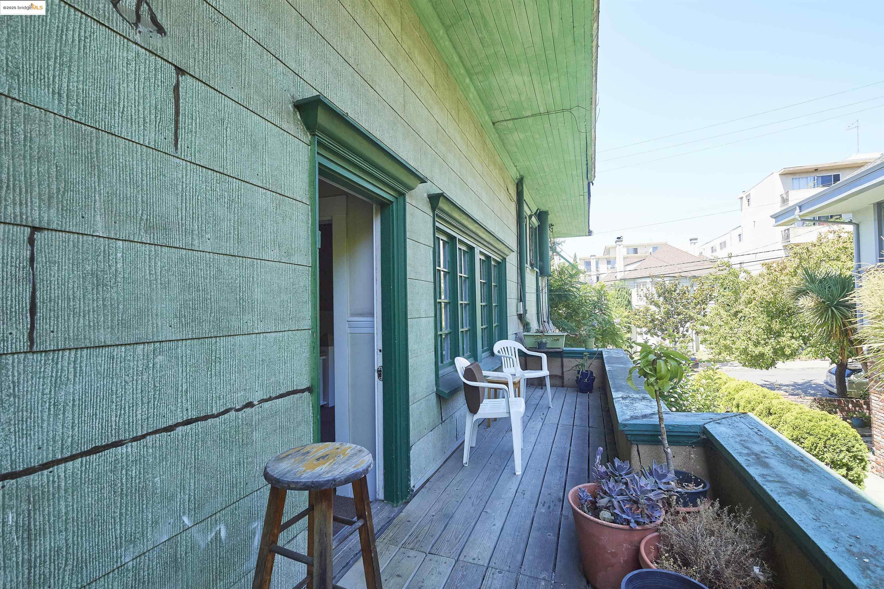 Detail Gallery Image 14 of 14 For 400 Lagunitas, Oakland,  CA 94610 - – Beds | – Baths