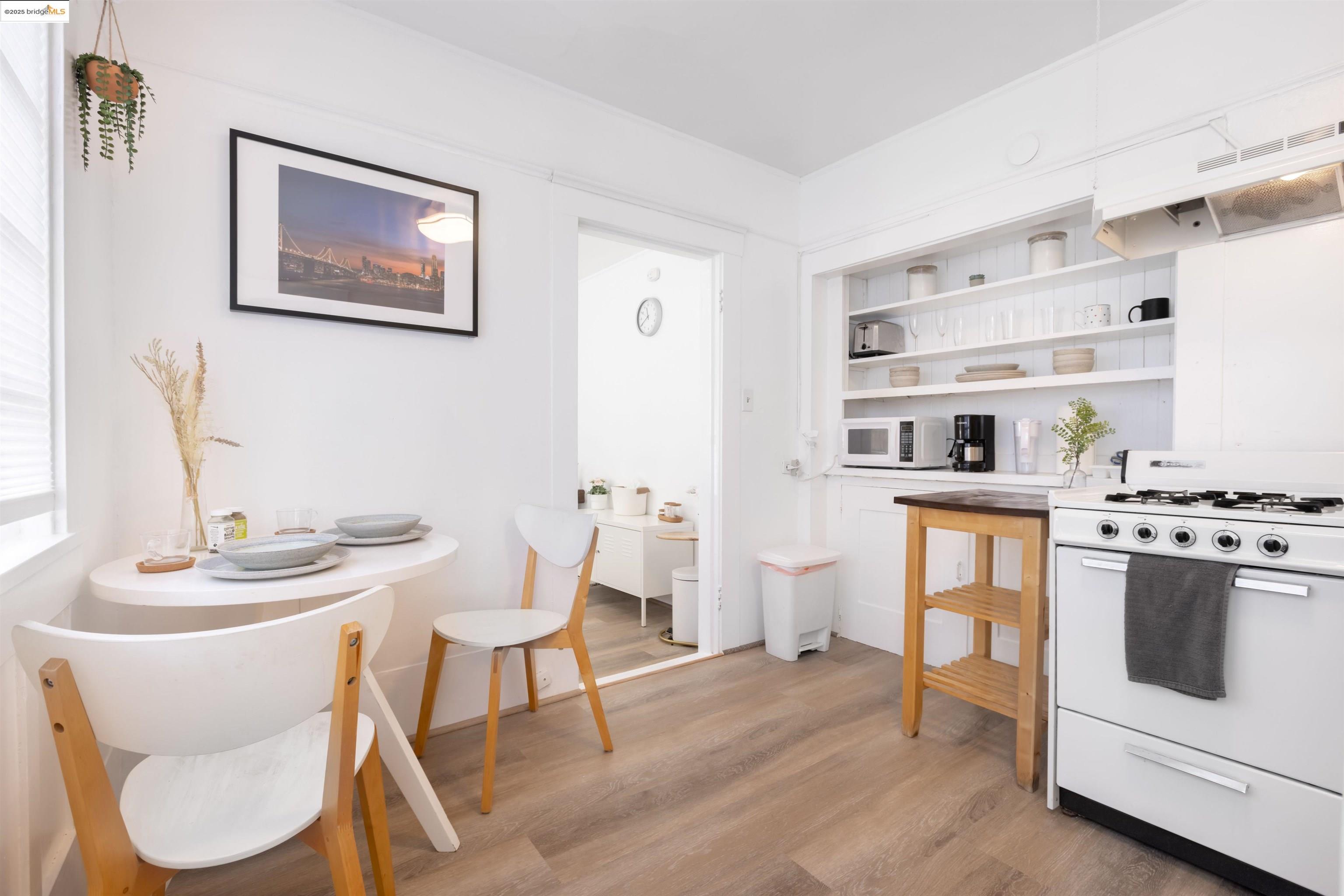 Detail Gallery Image 5 of 14 For 400 Lagunitas, Oakland,  CA 94610 - – Beds | – Baths