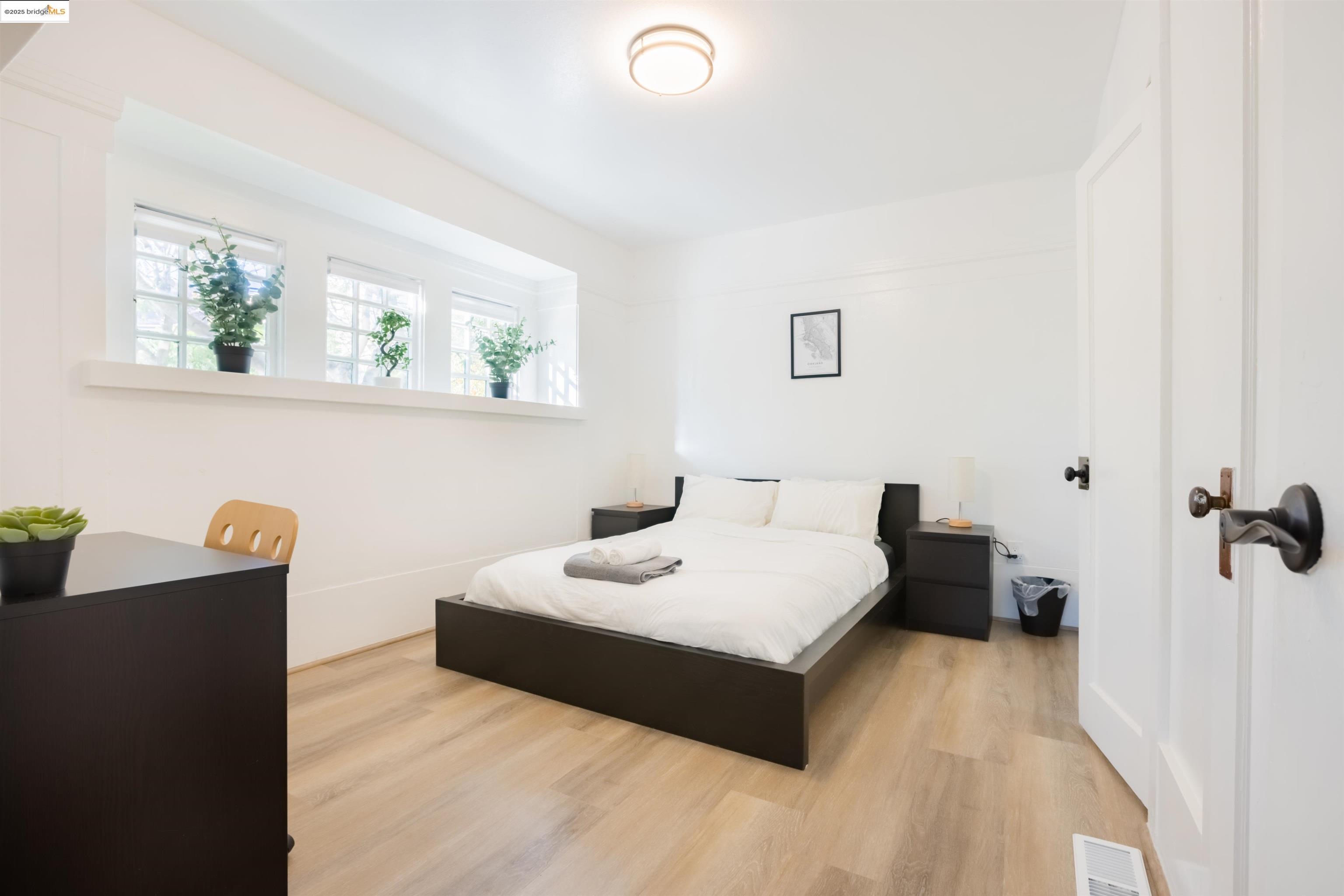 Detail Gallery Image 6 of 14 For 400 Lagunitas, Oakland,  CA 94610 - – Beds | – Baths