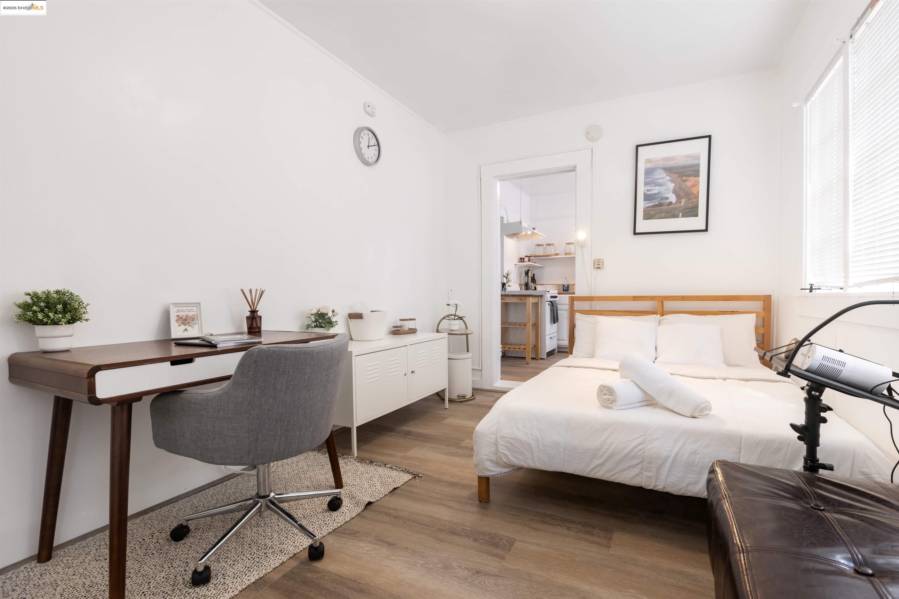 Detail Gallery Image 8 of 14 For 400 Lagunitas, Oakland,  CA 94610 - – Beds | – Baths