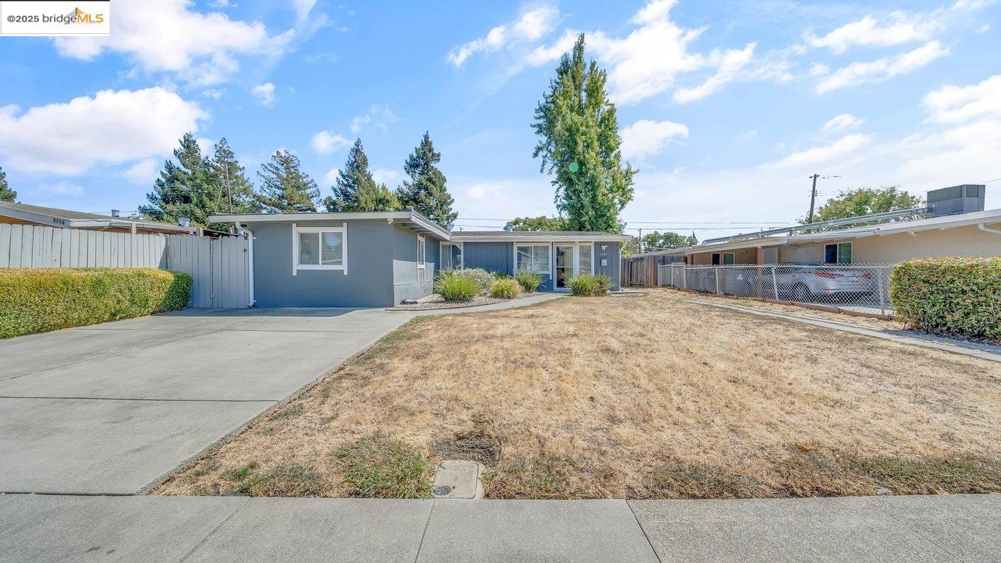 This Charming home is light bright and airy and only  one step to entry. Large frt and back yard juust waiting for your vision. Close to Solano Town Center with shops and restaurants and movie theatre. Close to highway 80.