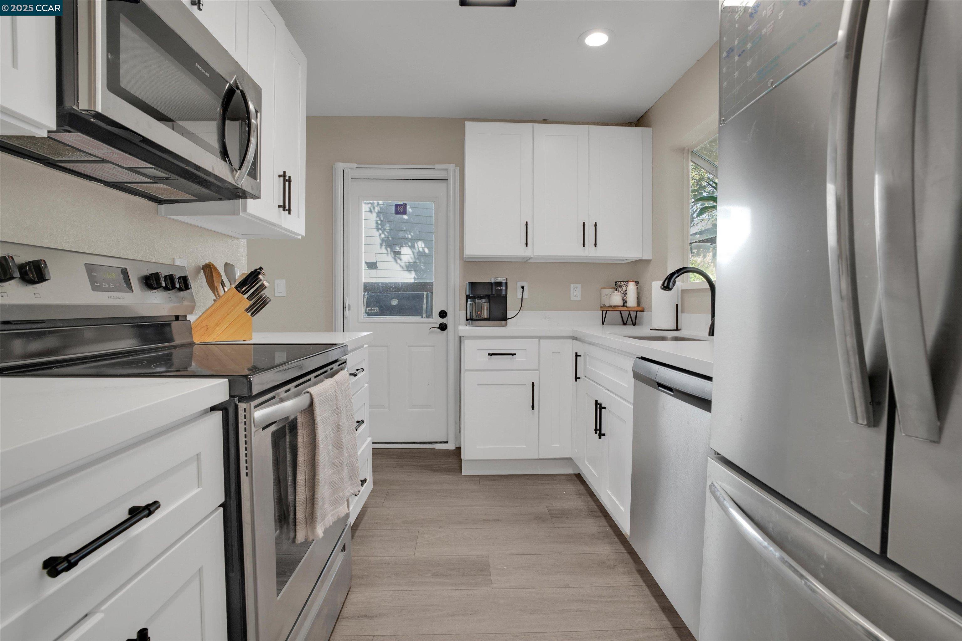 Photo #3: 41111767 Listing: Photo #3