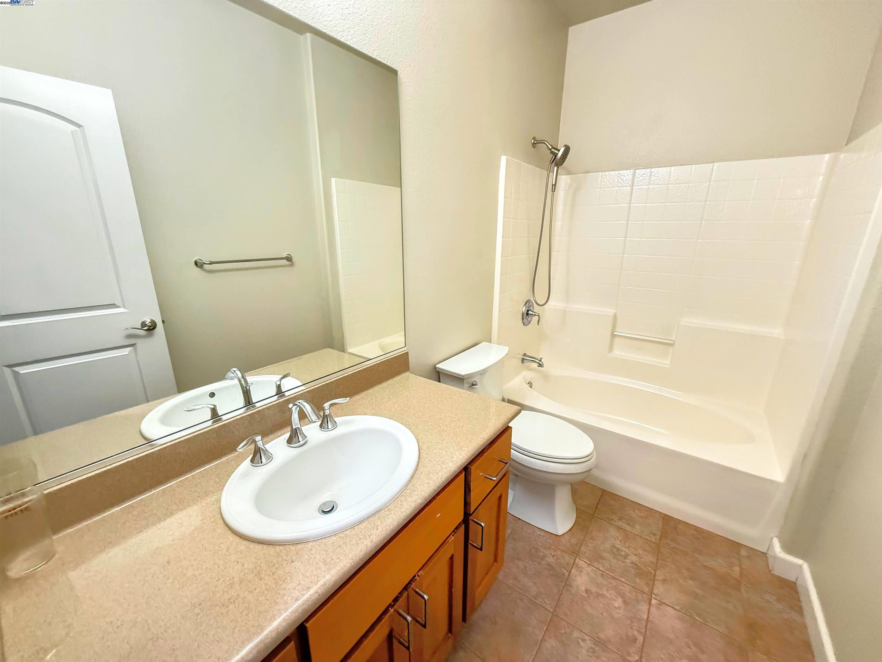 Detail Gallery Image 11 of 57 For 653 Macarthur Blvd, San Leandro,  CA 94577 - 3 Beds | 3/1 Baths