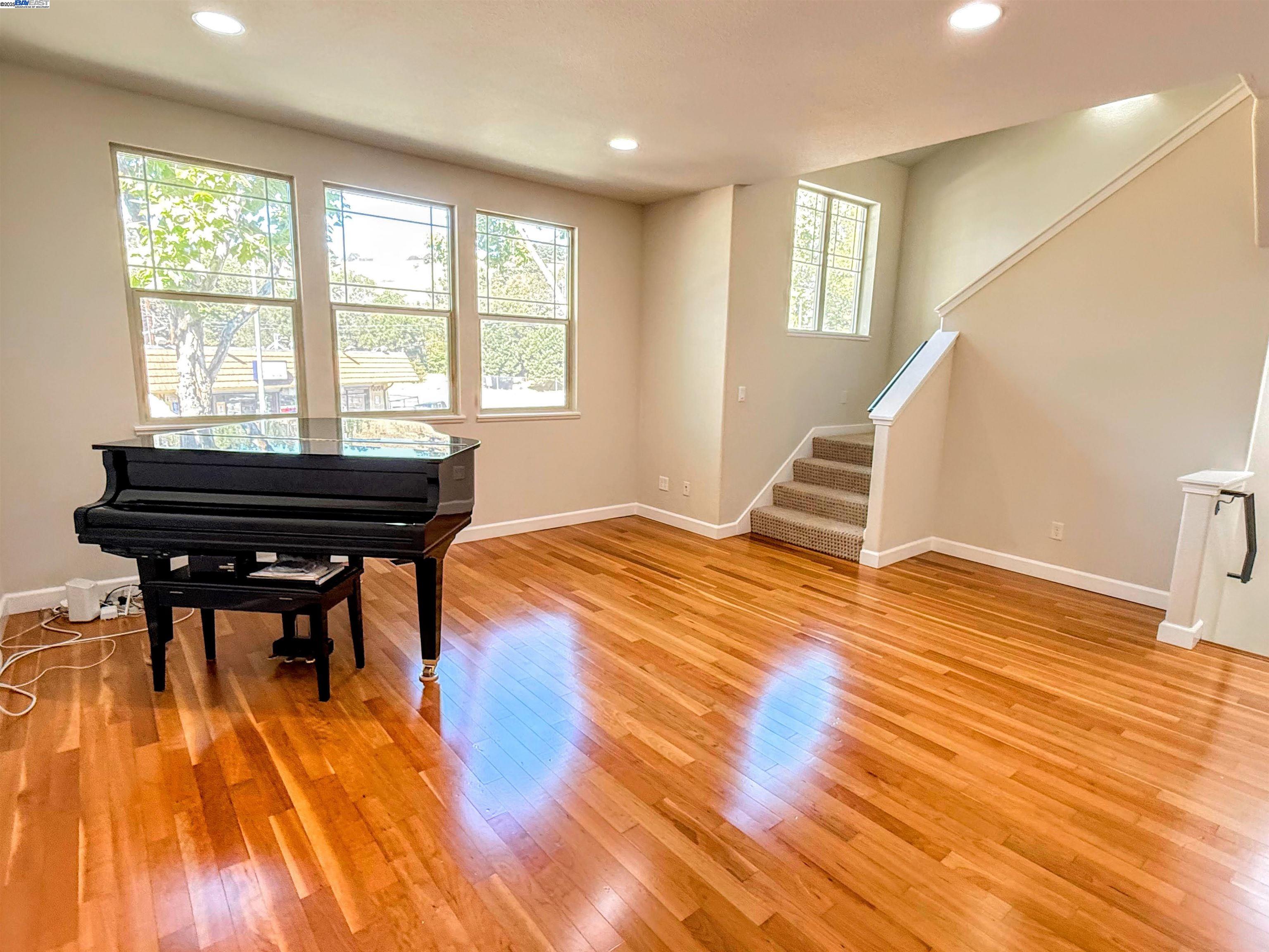 Detail Gallery Image 14 of 54 For 653 Macarthur Blvd, San Leandro,  CA 94577 - 3 Beds | 3/1 Baths