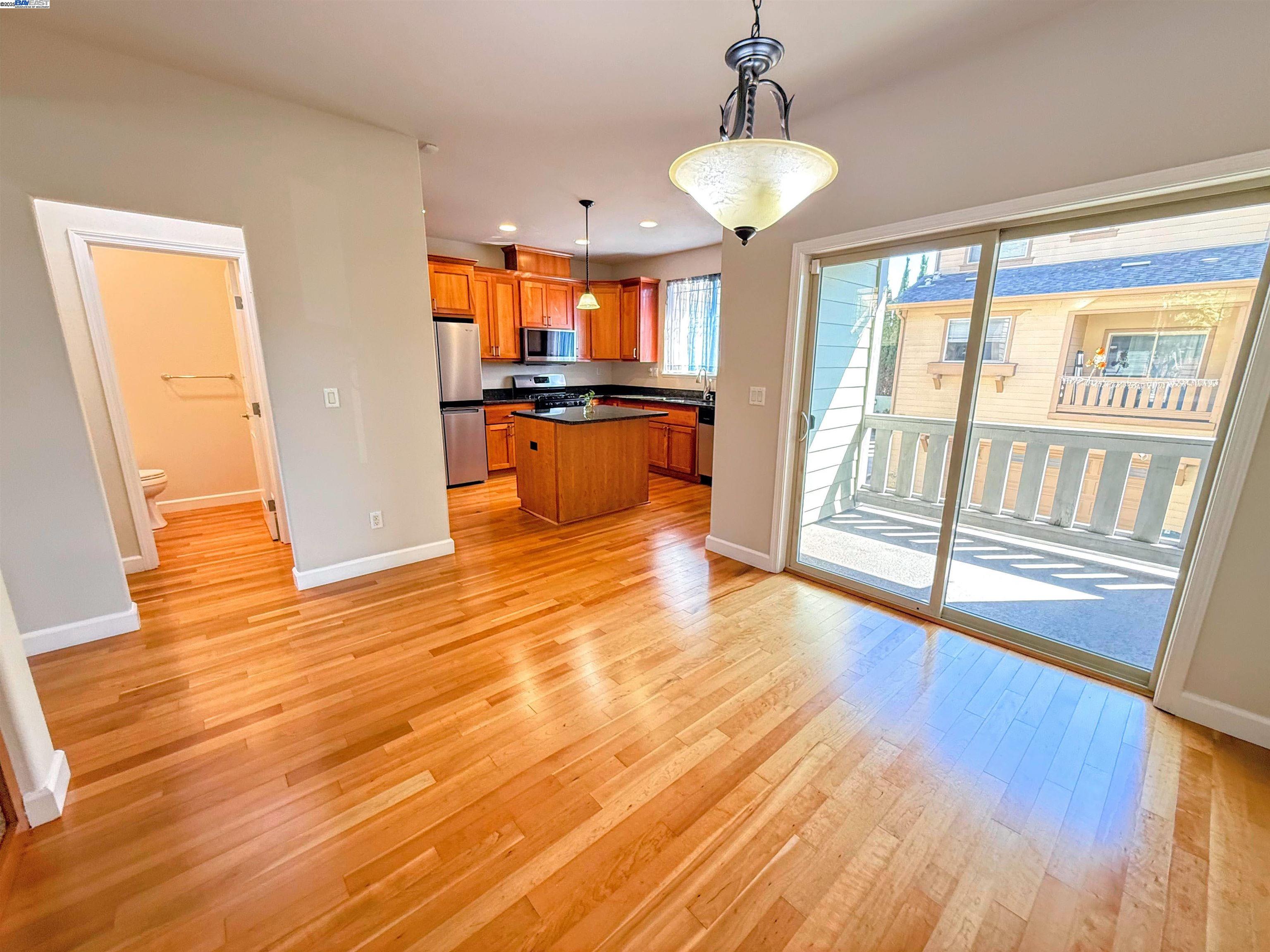 Detail Gallery Image 17 of 54 For 653 Macarthur Blvd, San Leandro,  CA 94577 - 3 Beds | 3/1 Baths