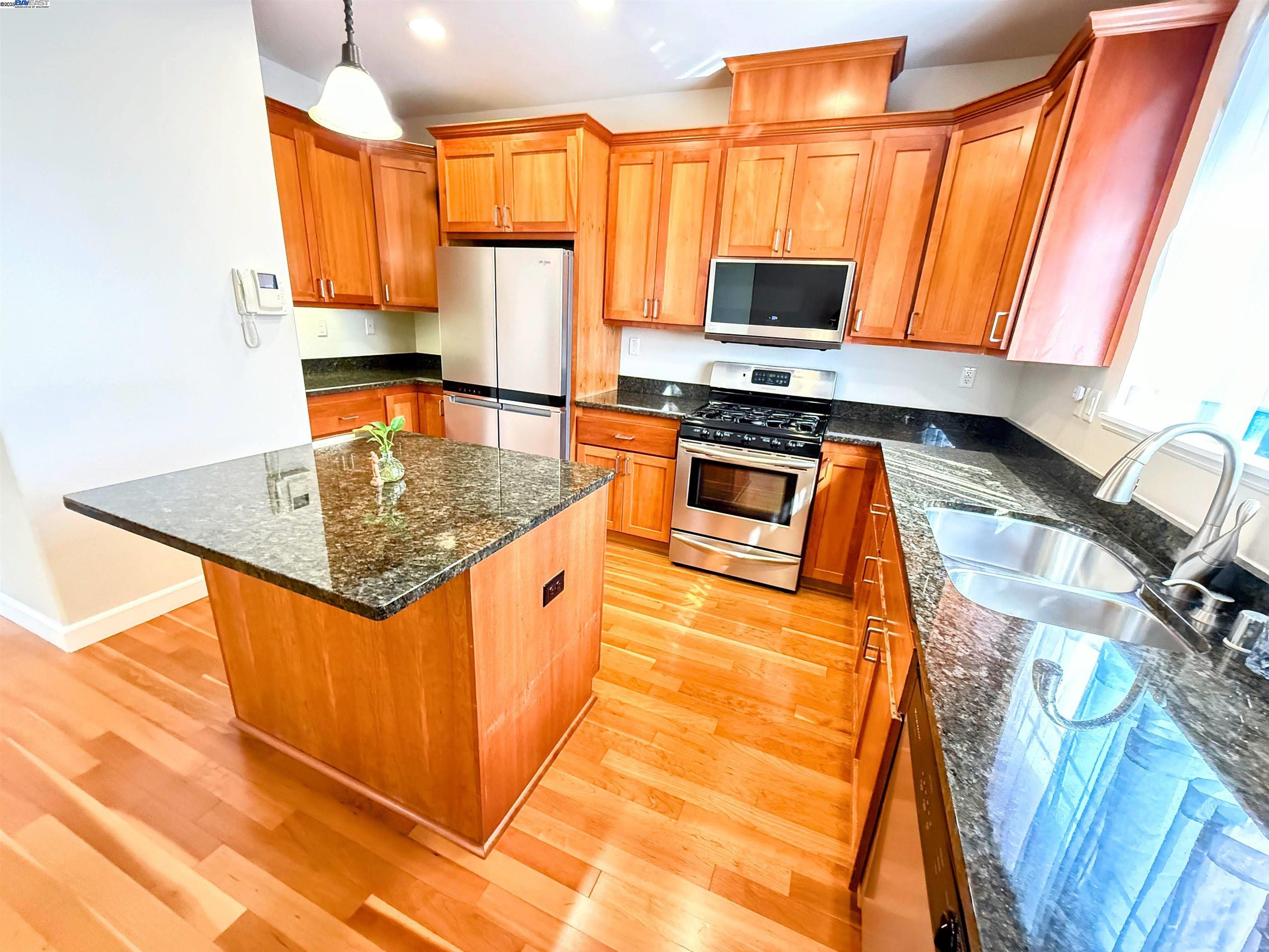 Detail Gallery Image 22 of 57 For 653 Macarthur Blvd, San Leandro,  CA 94577 - 3 Beds | 3/1 Baths