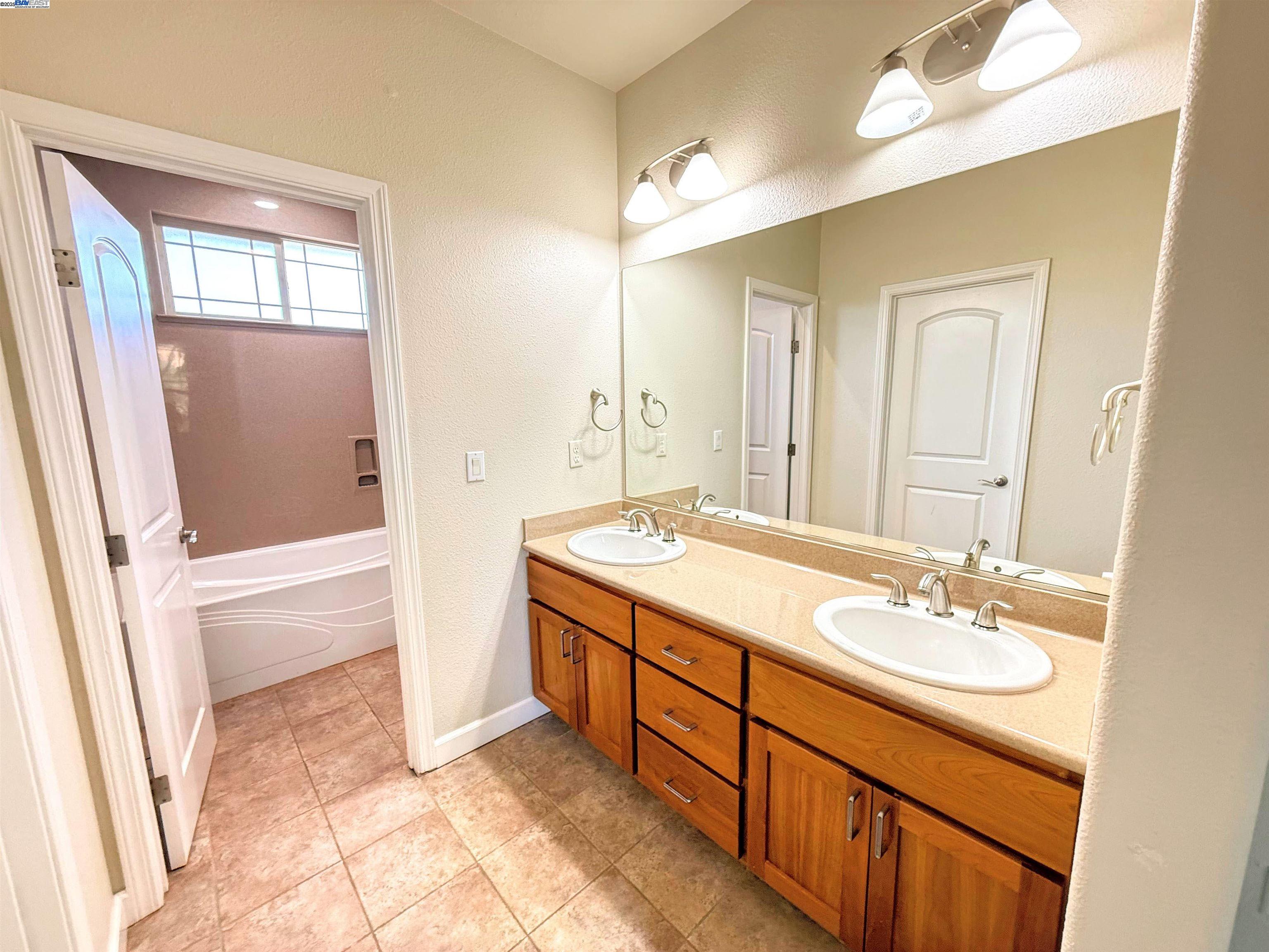 Detail Gallery Image 27 of 54 For 653 Macarthur Blvd, San Leandro,  CA 94577 - 3 Beds | 3/1 Baths