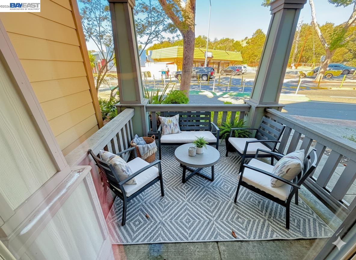 Detail Gallery Image 4 of 54 For 653 Macarthur Blvd, San Leandro,  CA 94577 - 3 Beds | 3/1 Baths