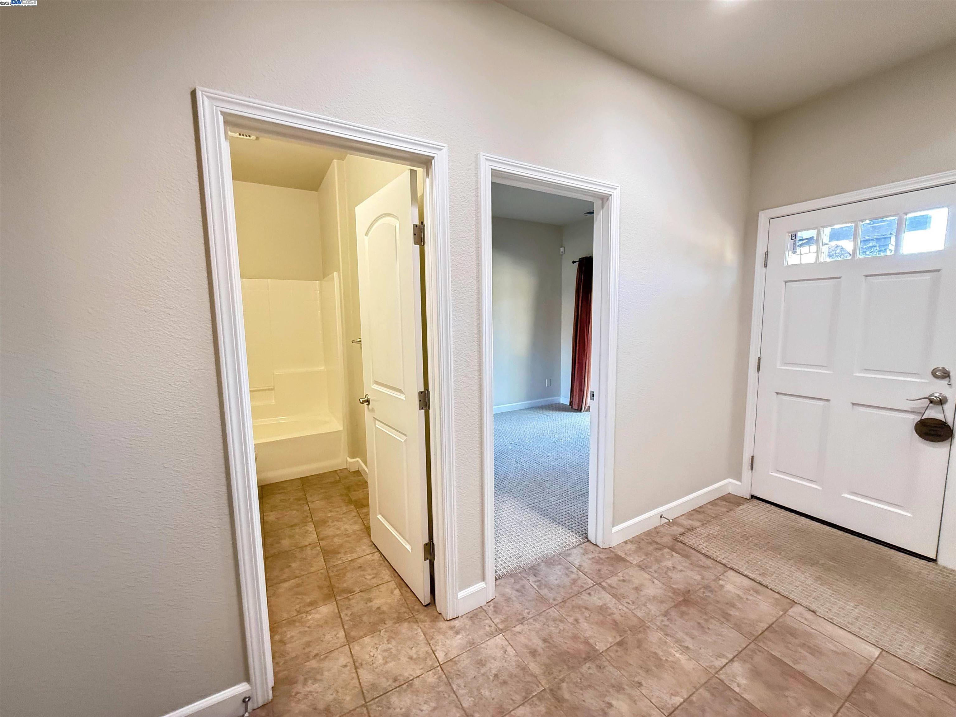 Detail Gallery Image 6 of 54 For 653 Macarthur Blvd, San Leandro,  CA 94577 - 3 Beds | 3/1 Baths