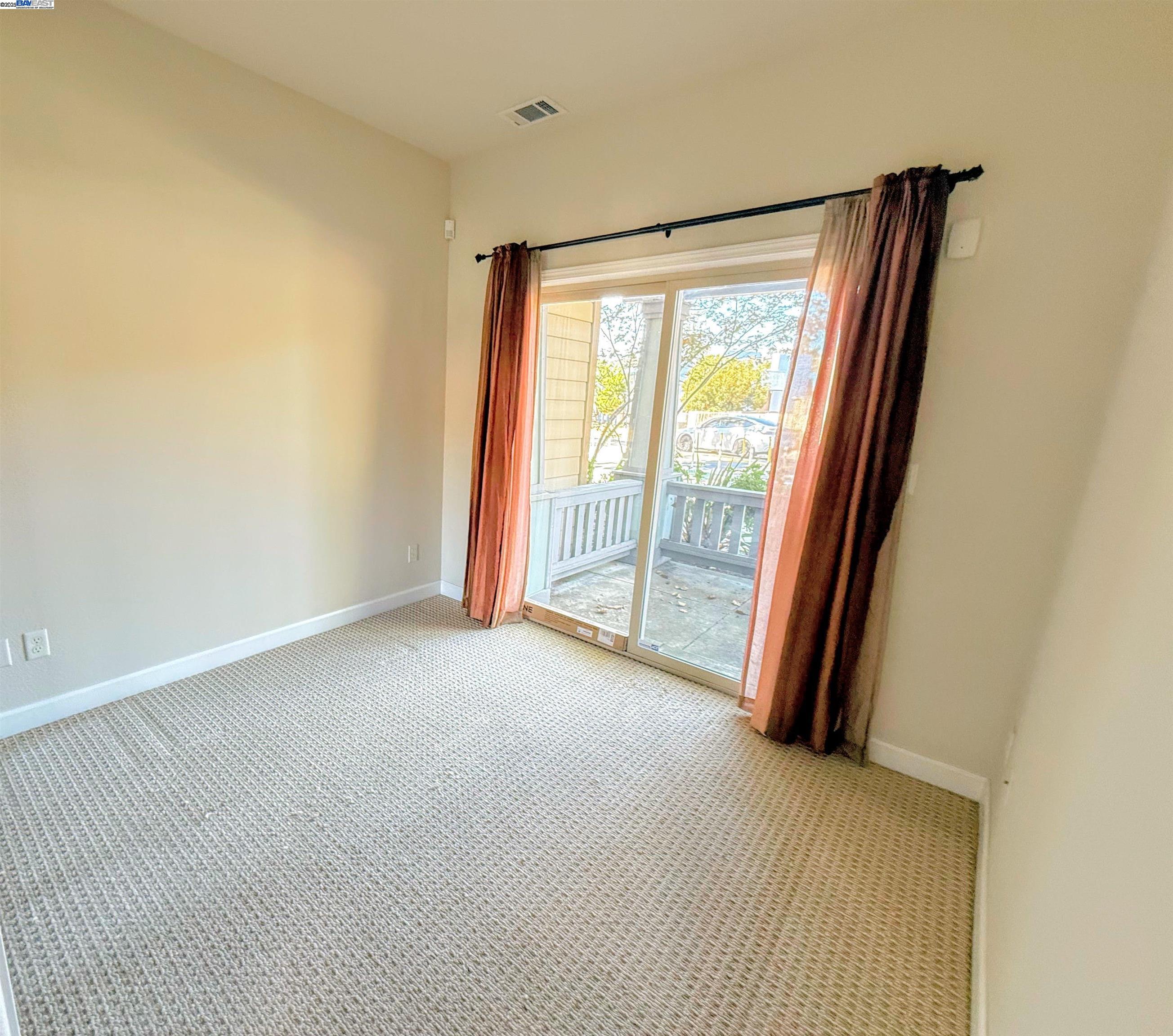 Detail Gallery Image 8 of 54 For 653 Macarthur Blvd, San Leandro,  CA 94577 - 3 Beds | 3/1 Baths