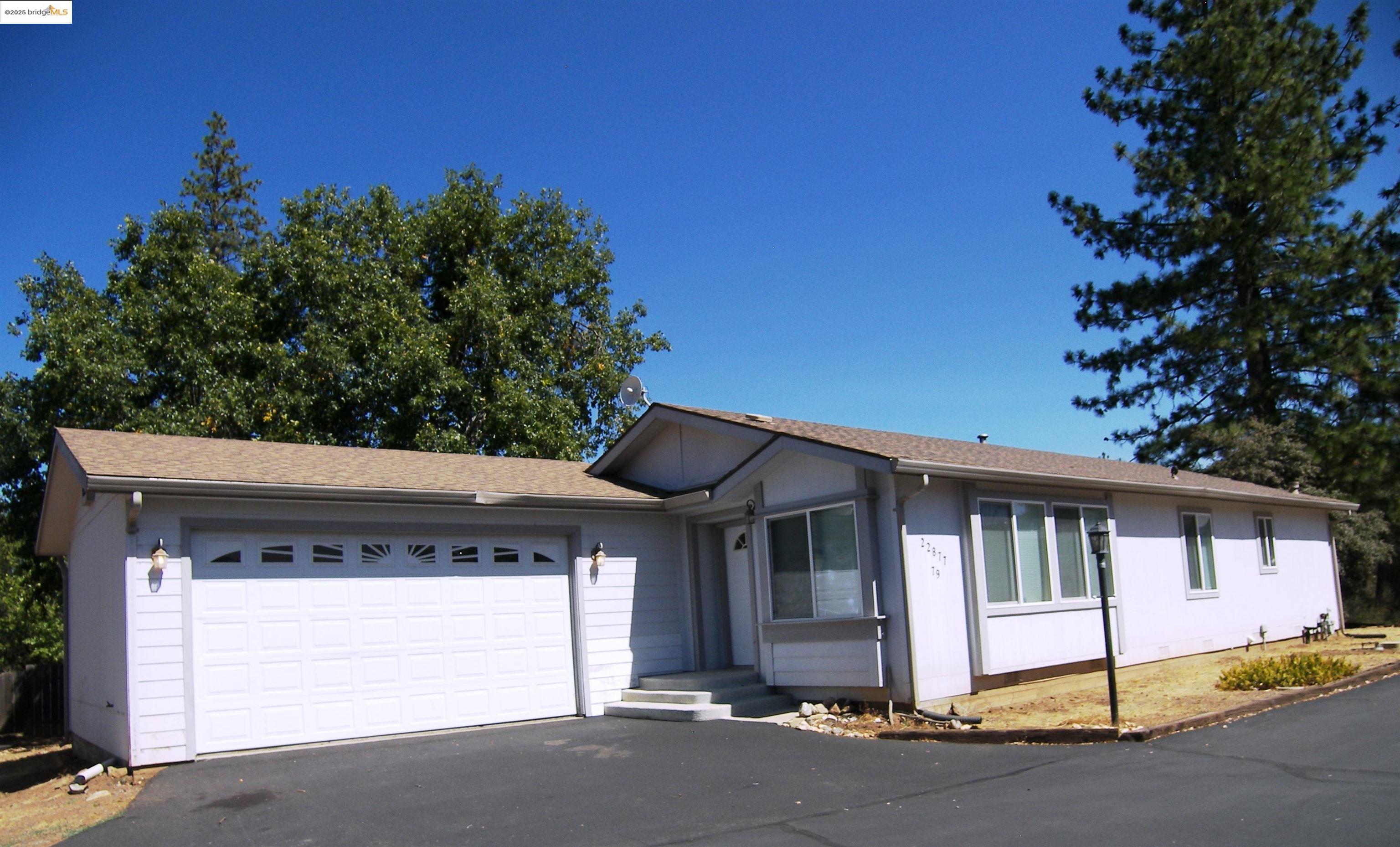 Groveland (A gateway to Yosemite)