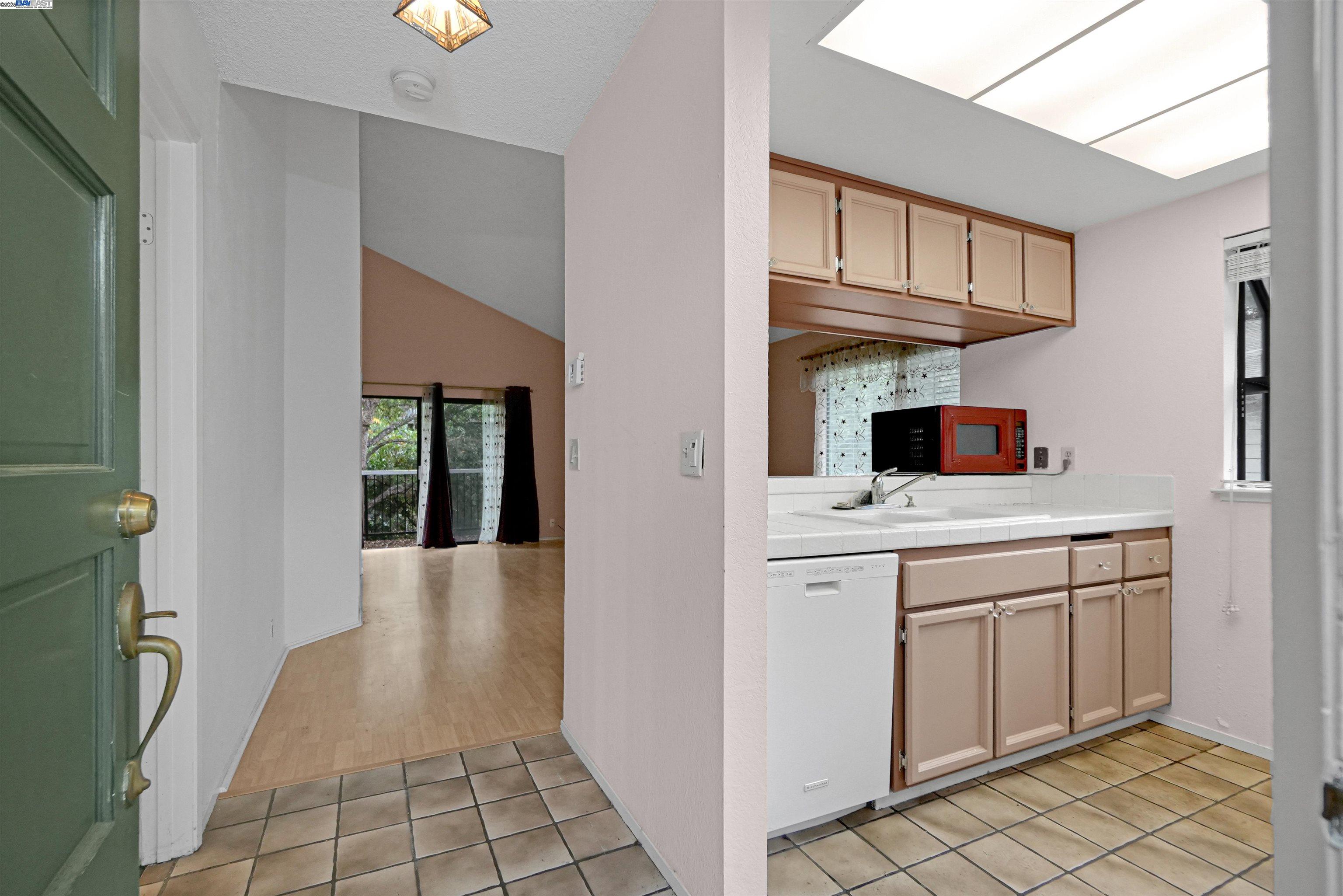 Photo #3: 41112895 Listing: Photo #3