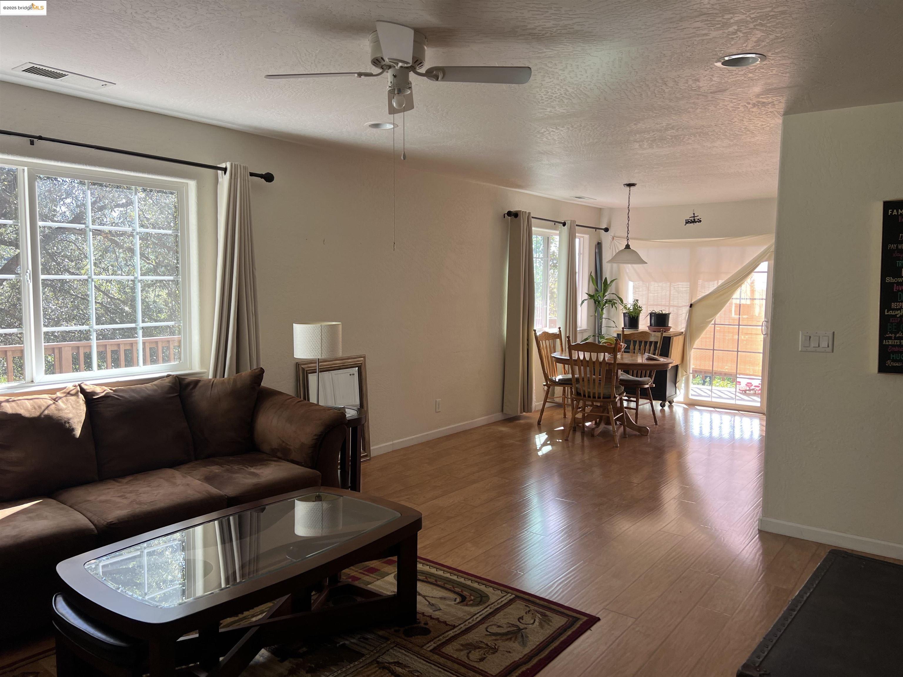 Detail Gallery Image 8 of 43 For 20384 Canyonview Dr, Tuolumne,  CA 95479 - 4 Beds | 3 Baths