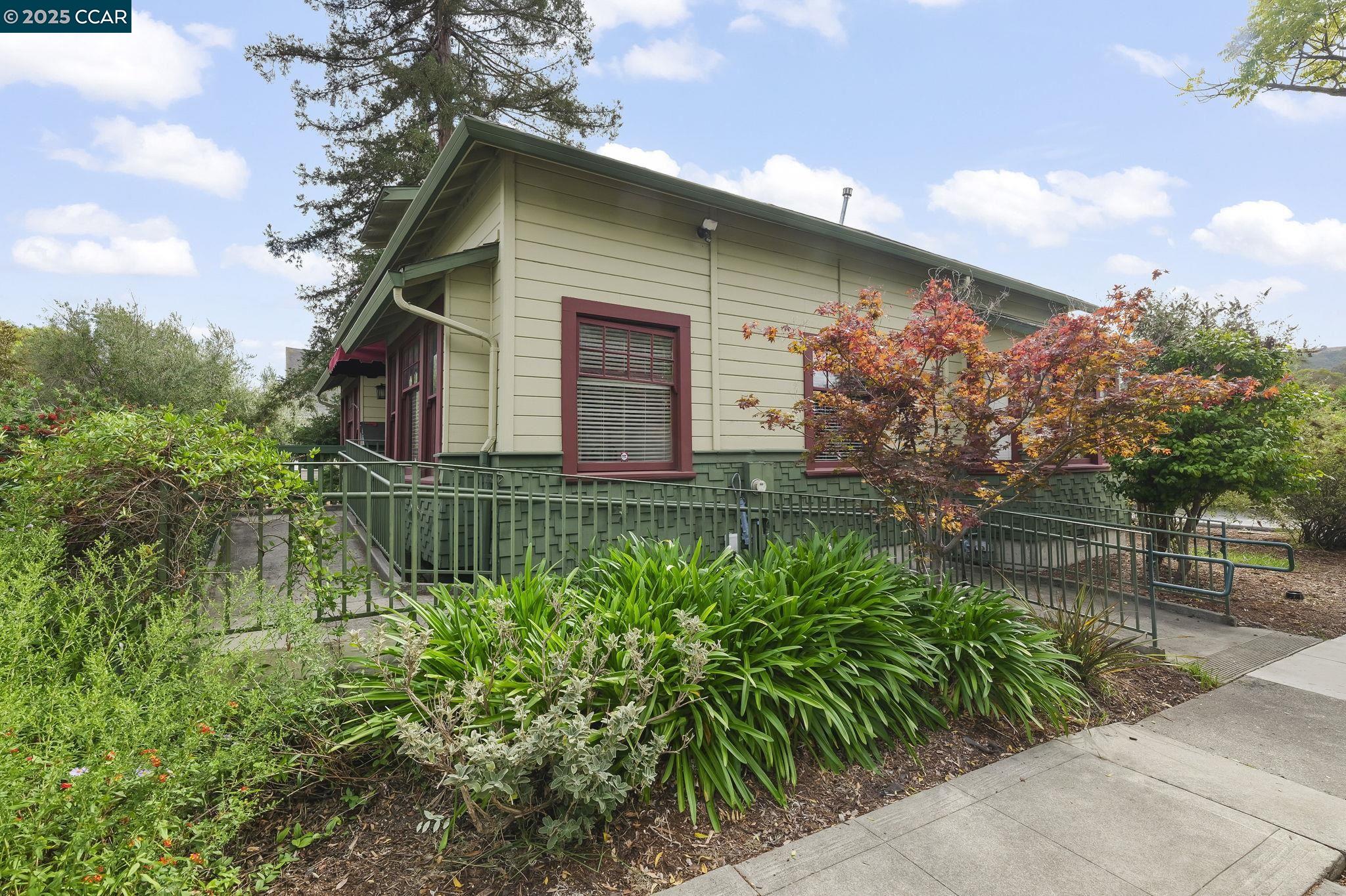 1004 Court St, Martinez CA 94553 — photo 3