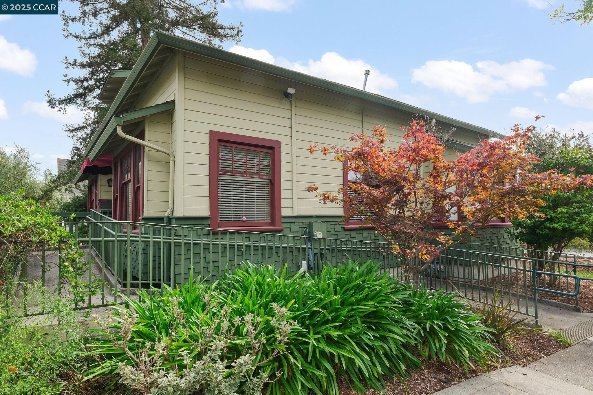 1004 Court St, Martinez CA 94553 — photo 5