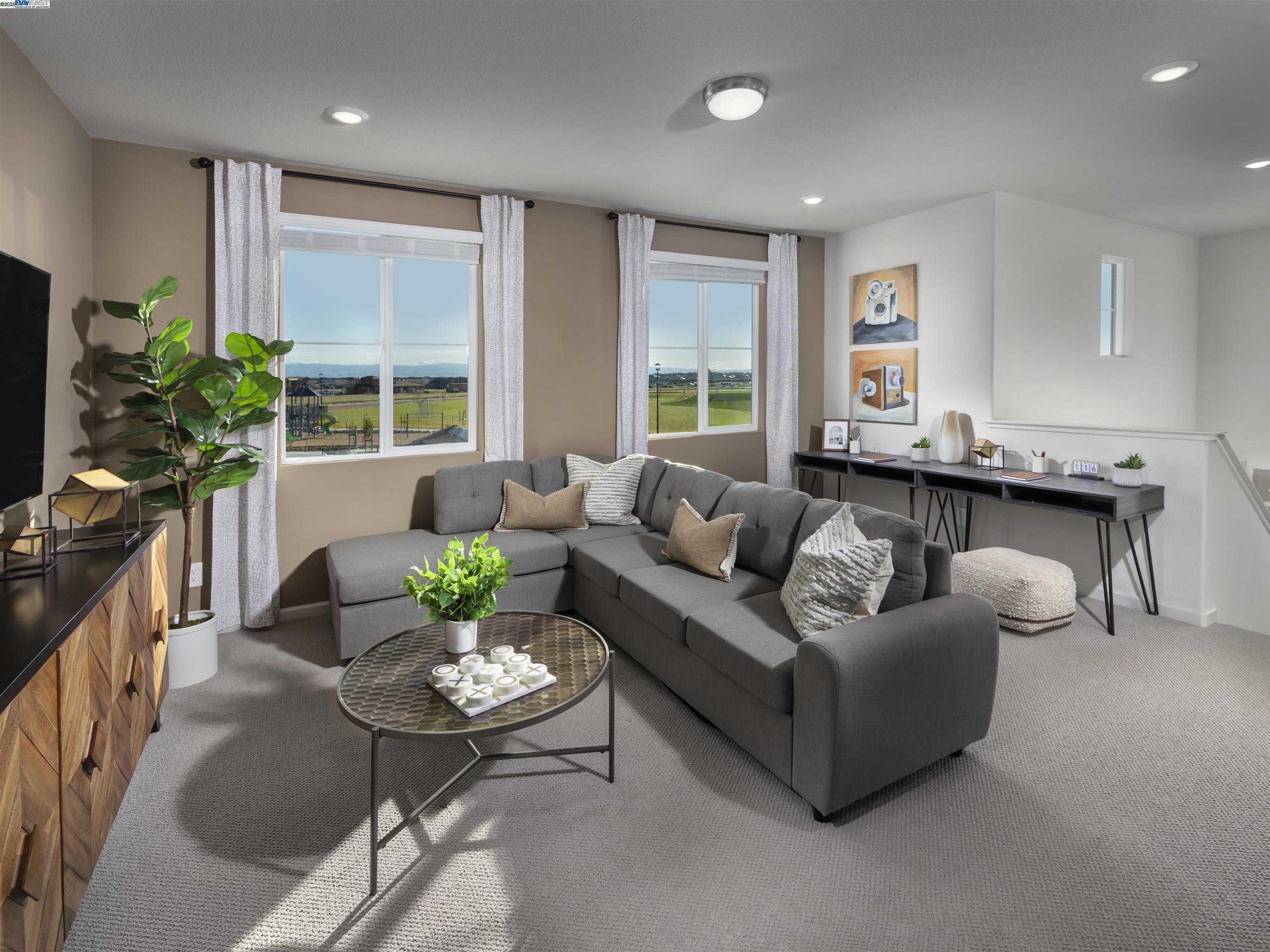 Detail Gallery Image 9 of 12 For 672 Channel Cir, Oakley,  CA 94561 - 5 Beds | 3/1 Baths