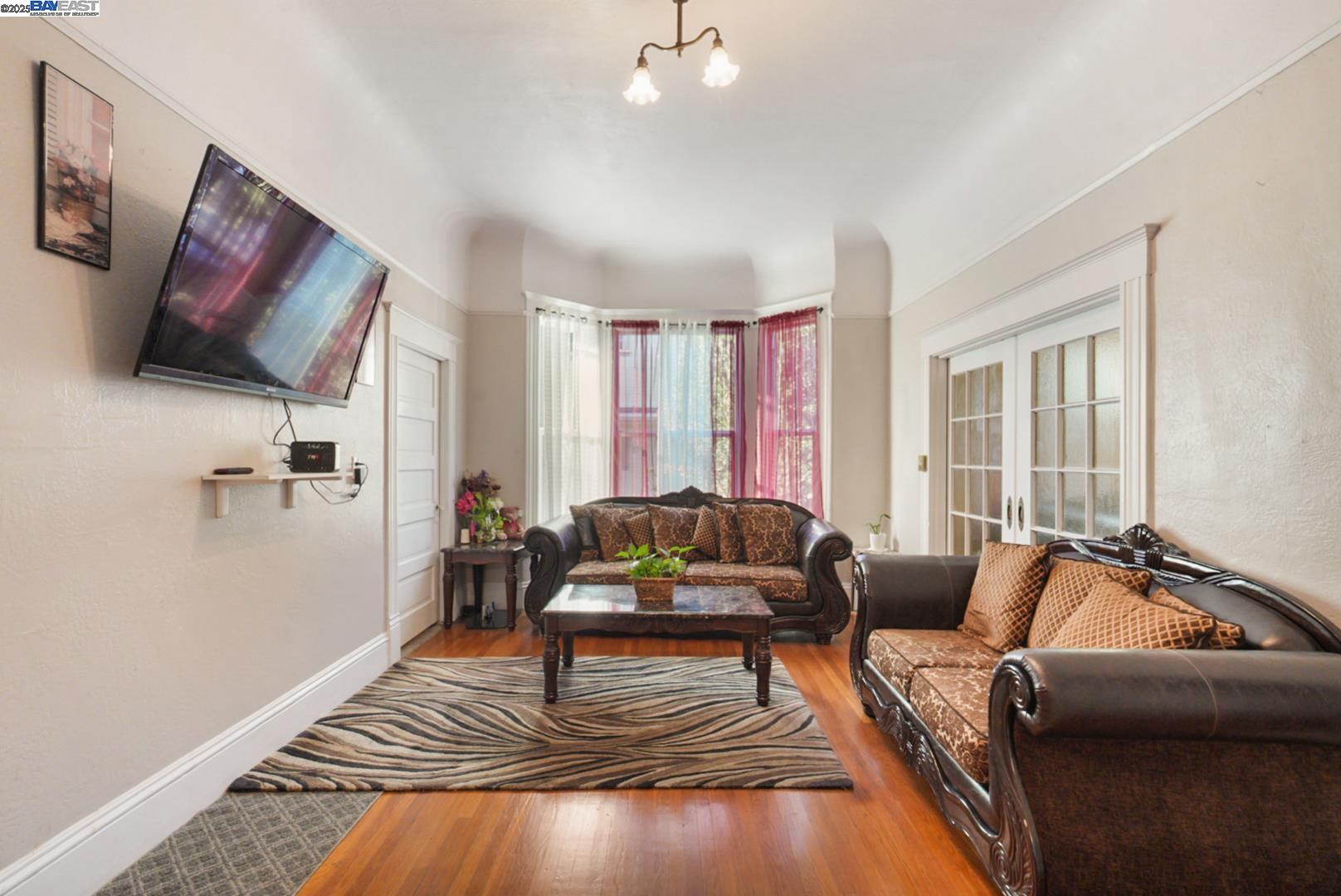 Detail Gallery Image 4 of 33 For 825 N San Joaquin Street, Stockton,  CA 95202 - 5 Beds | 3 Baths